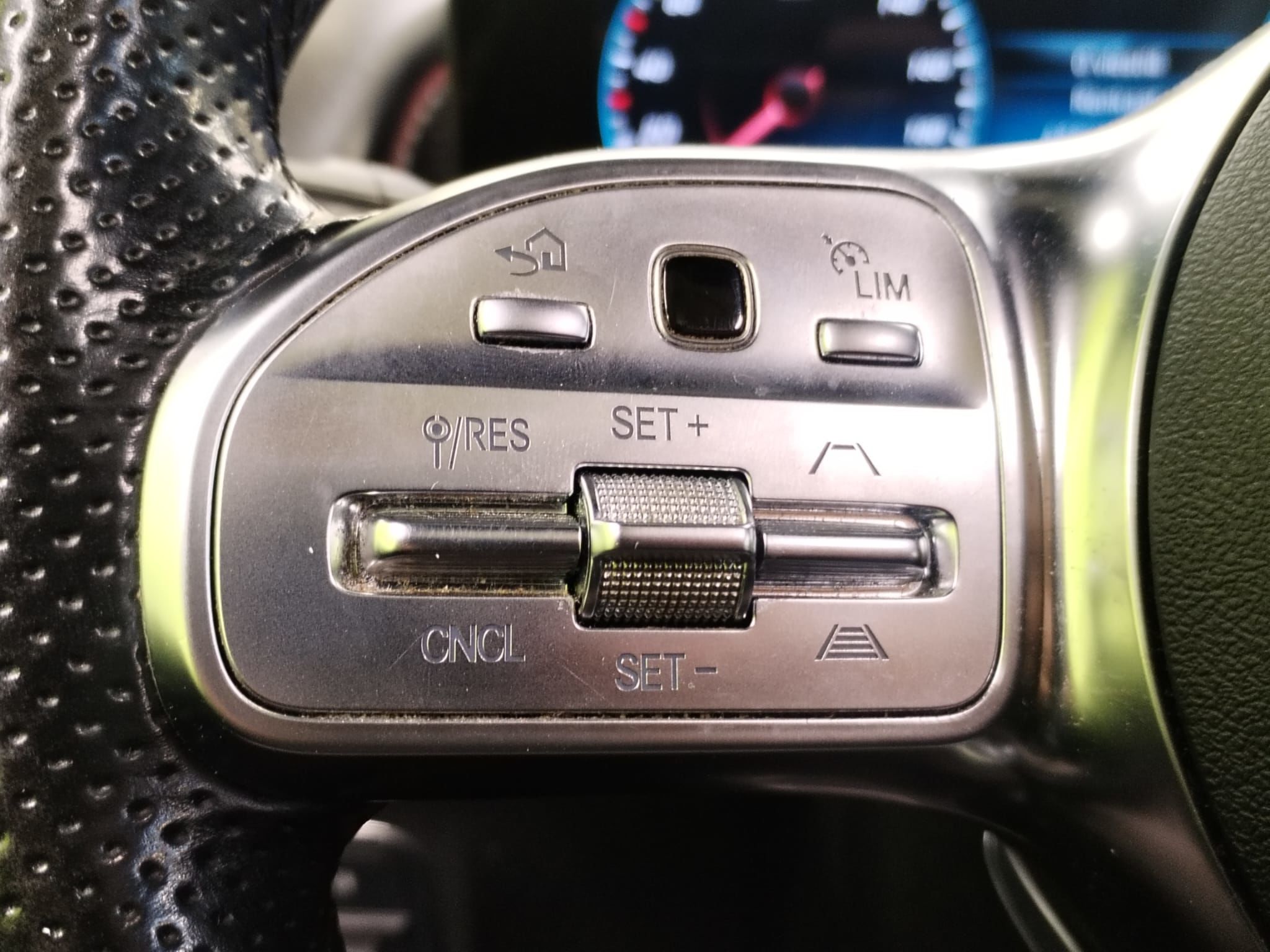 Mercedes-Benz EQB 2022