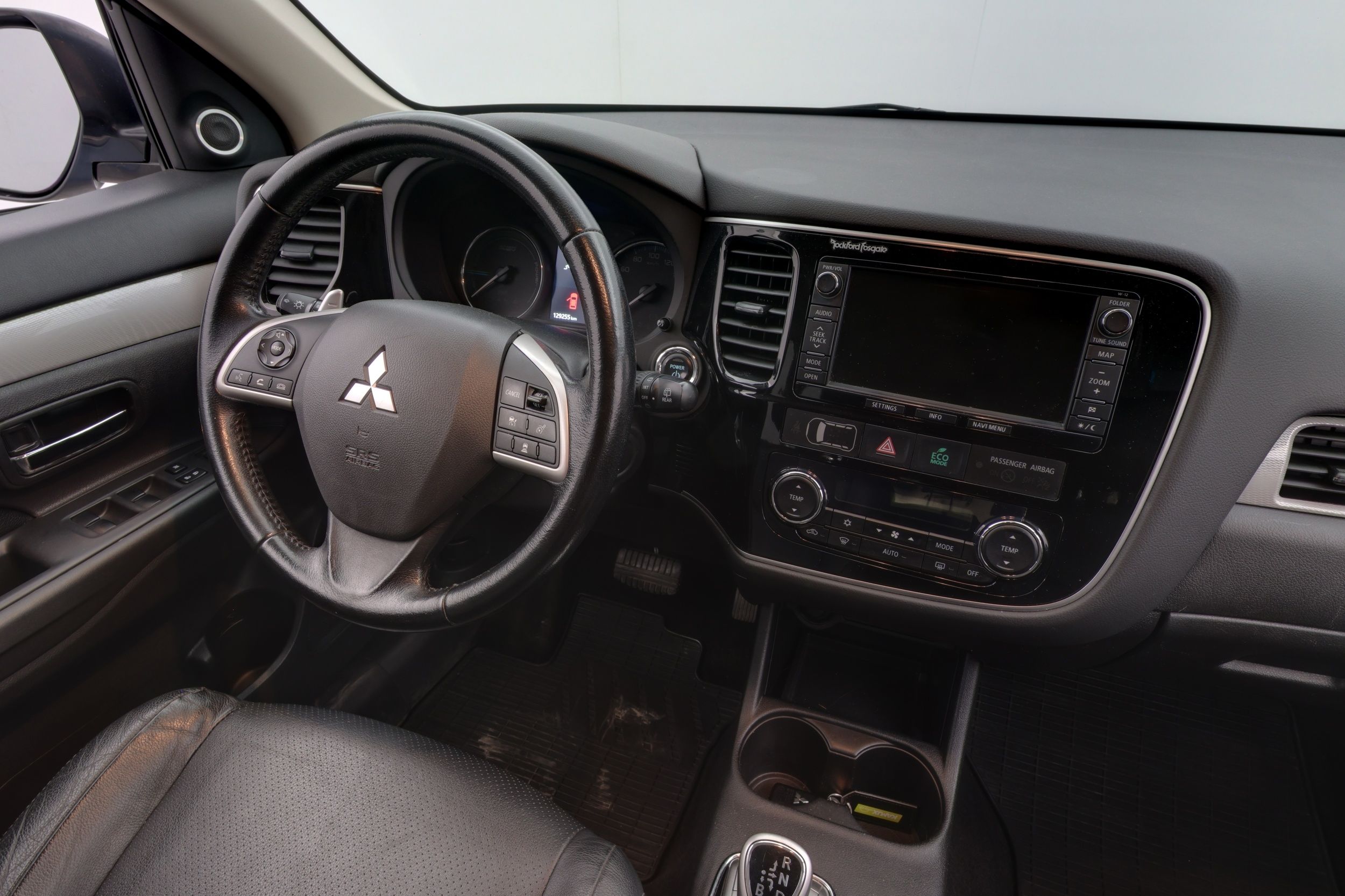Mitsubishi Outlander PHEV 2015