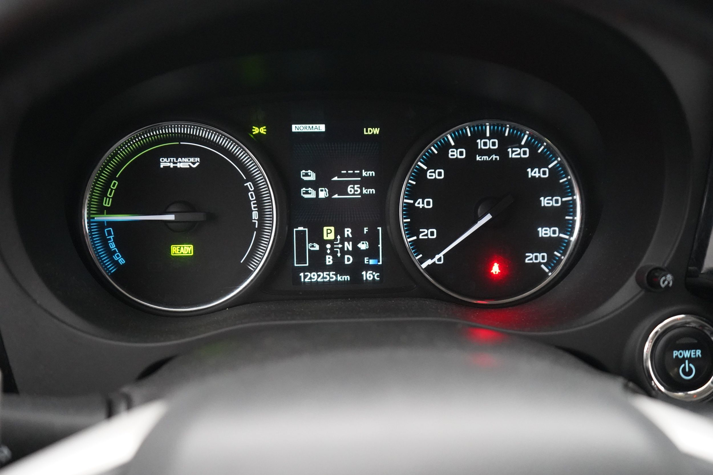 Mitsubishi Outlander PHEV 2015