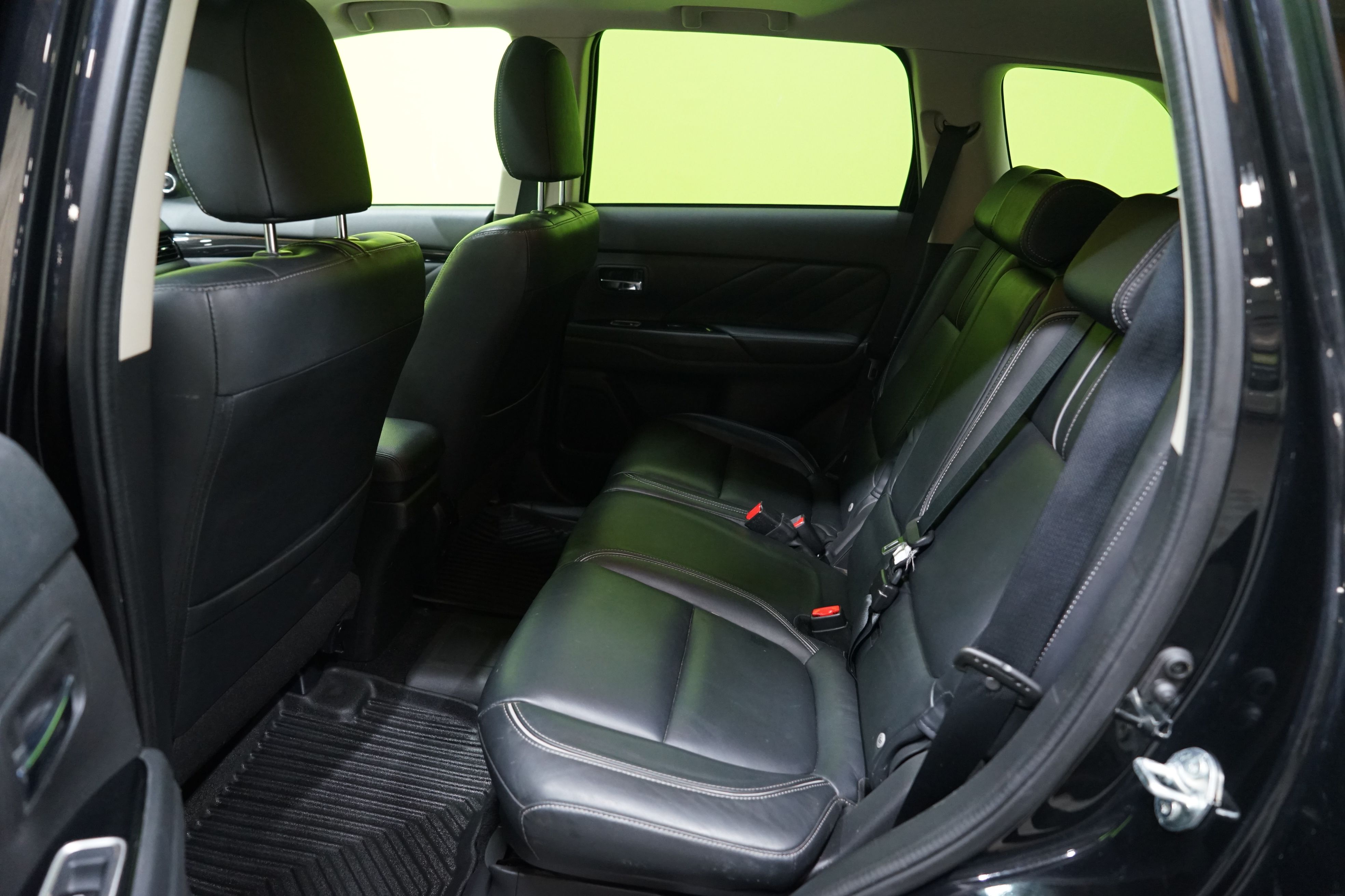 Mitsubishi Outlander PHEV 2016