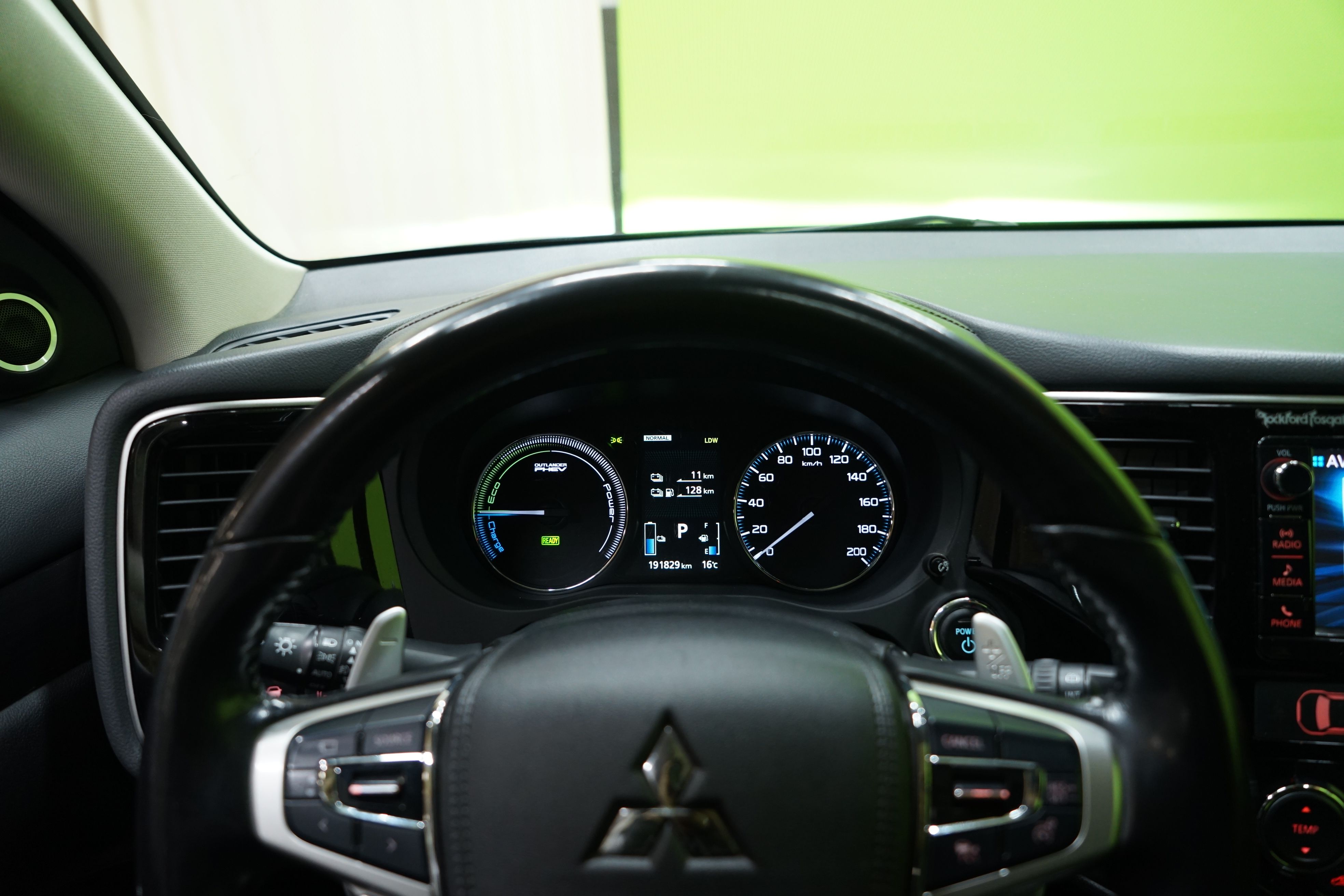 Mitsubishi Outlander PHEV 2016