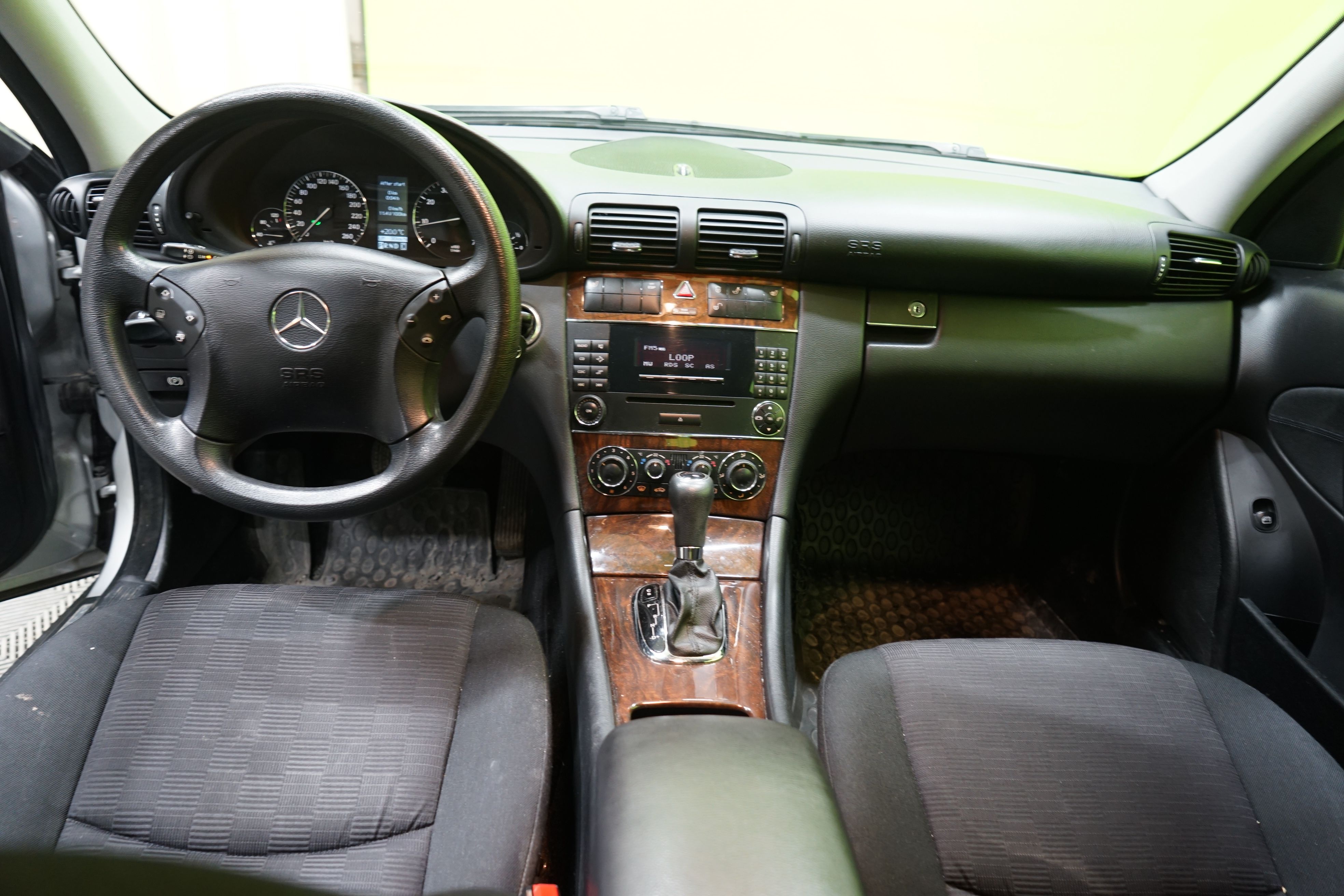 Mercedes-Benz C 2004