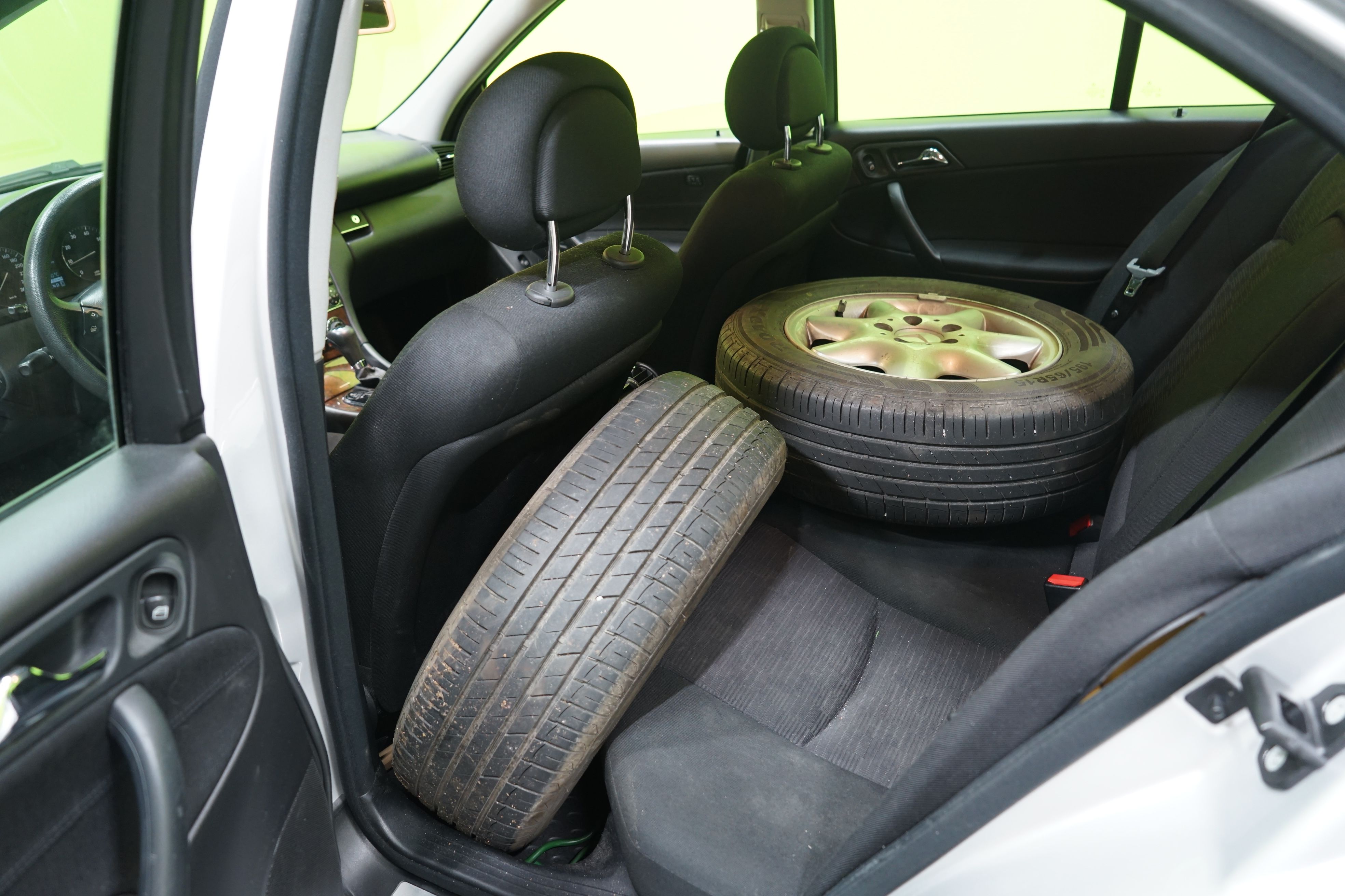 Mercedes-Benz C 2004