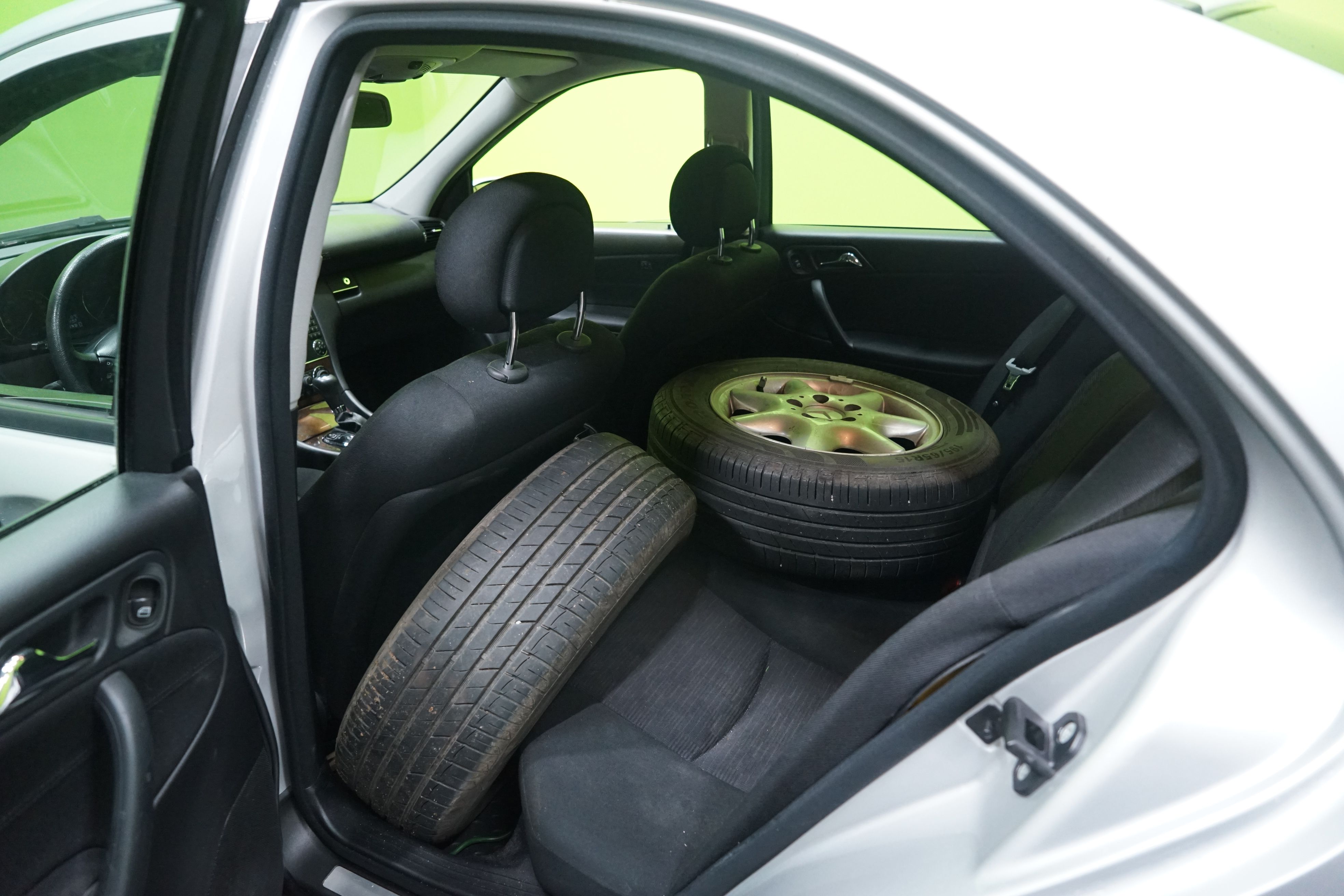 Mercedes-Benz C 2004