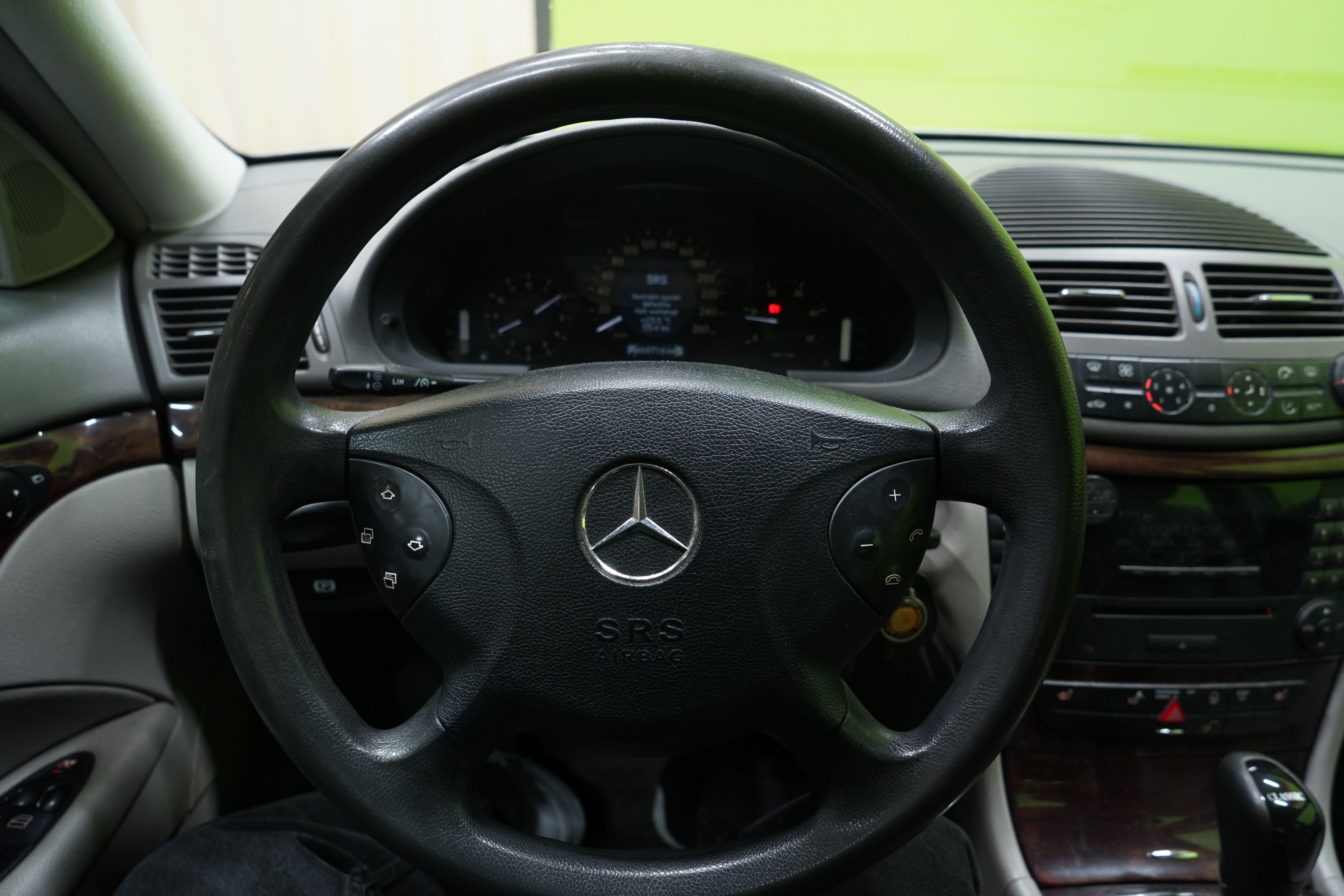 Mercedes-Benz E 2003