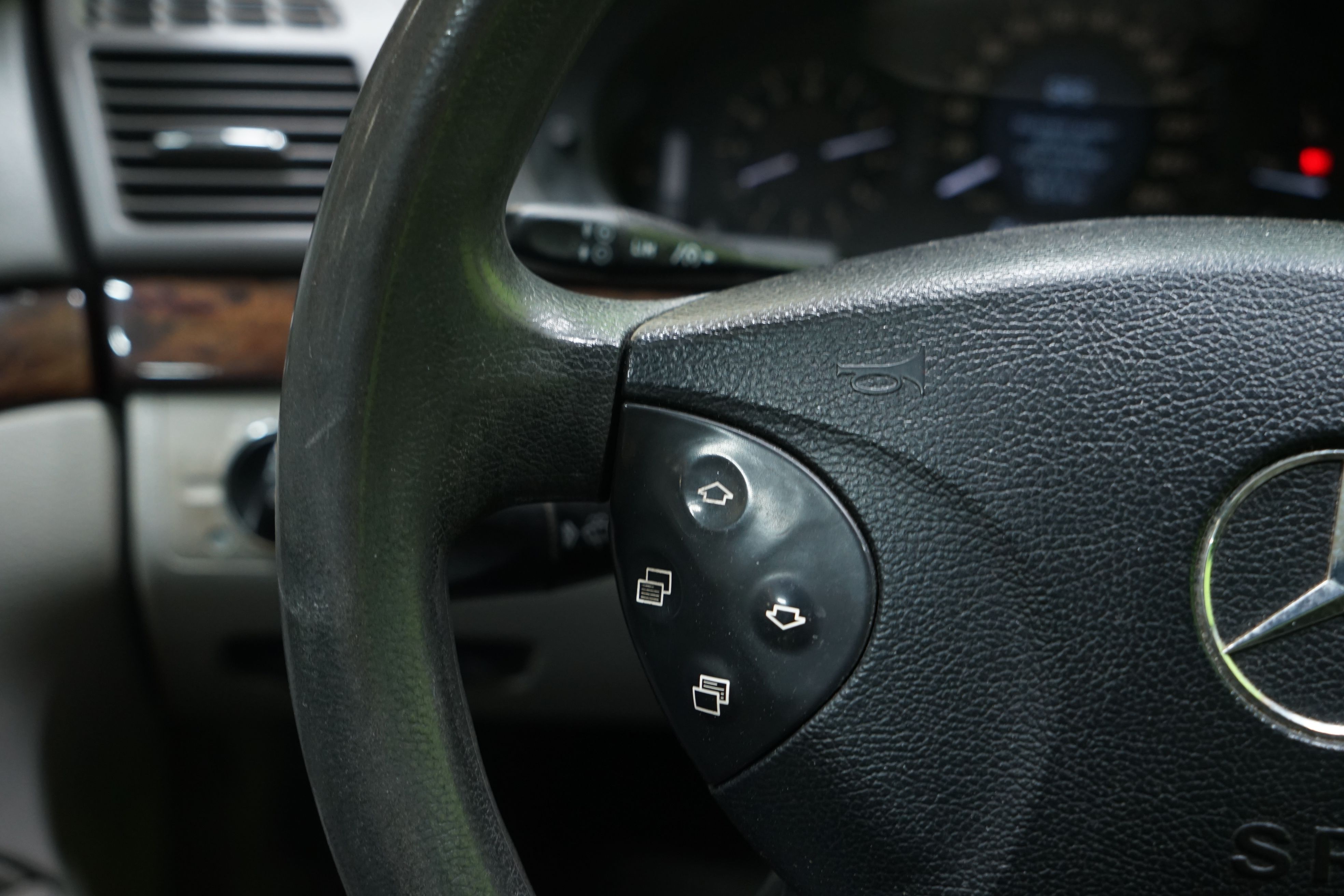 Mercedes-Benz E 2003