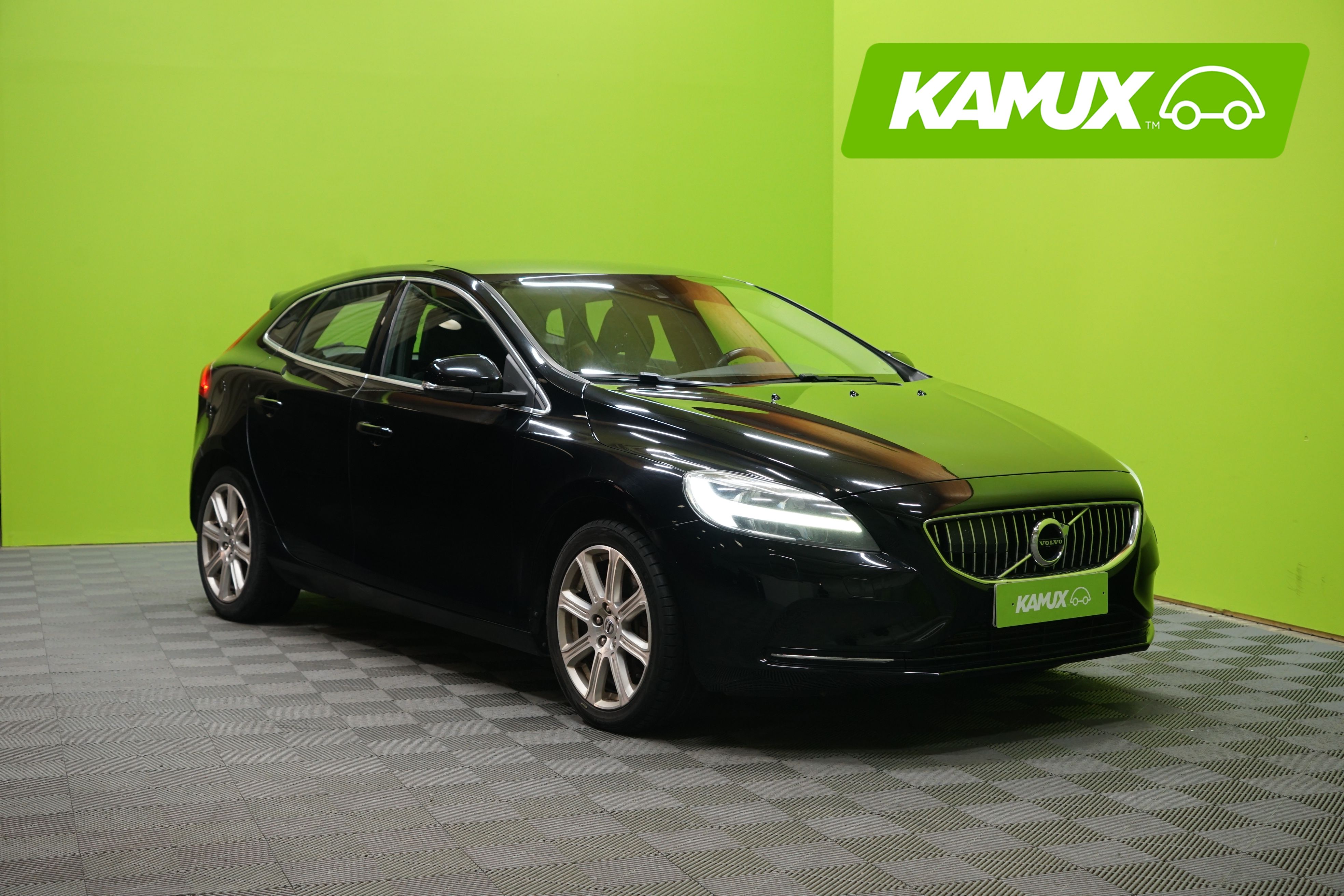 VOLVO V40 2