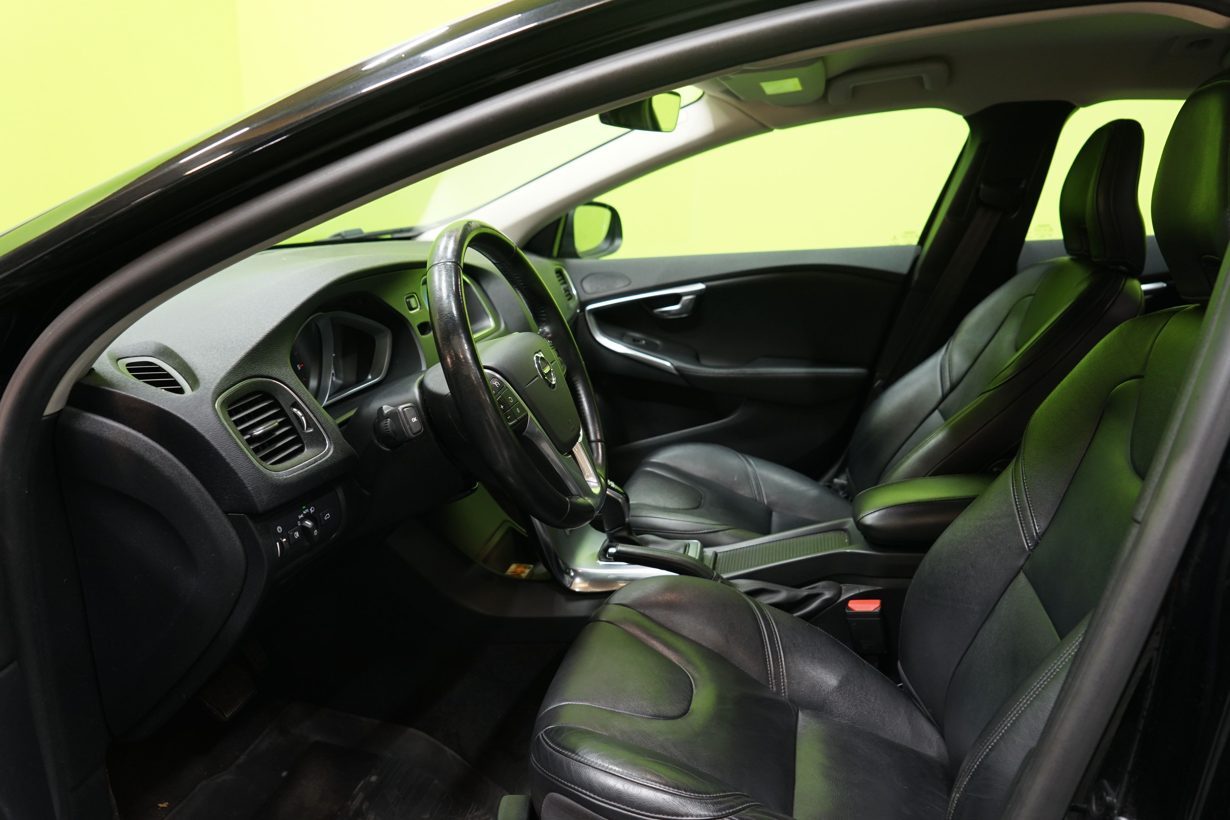 VOLVO V40 22