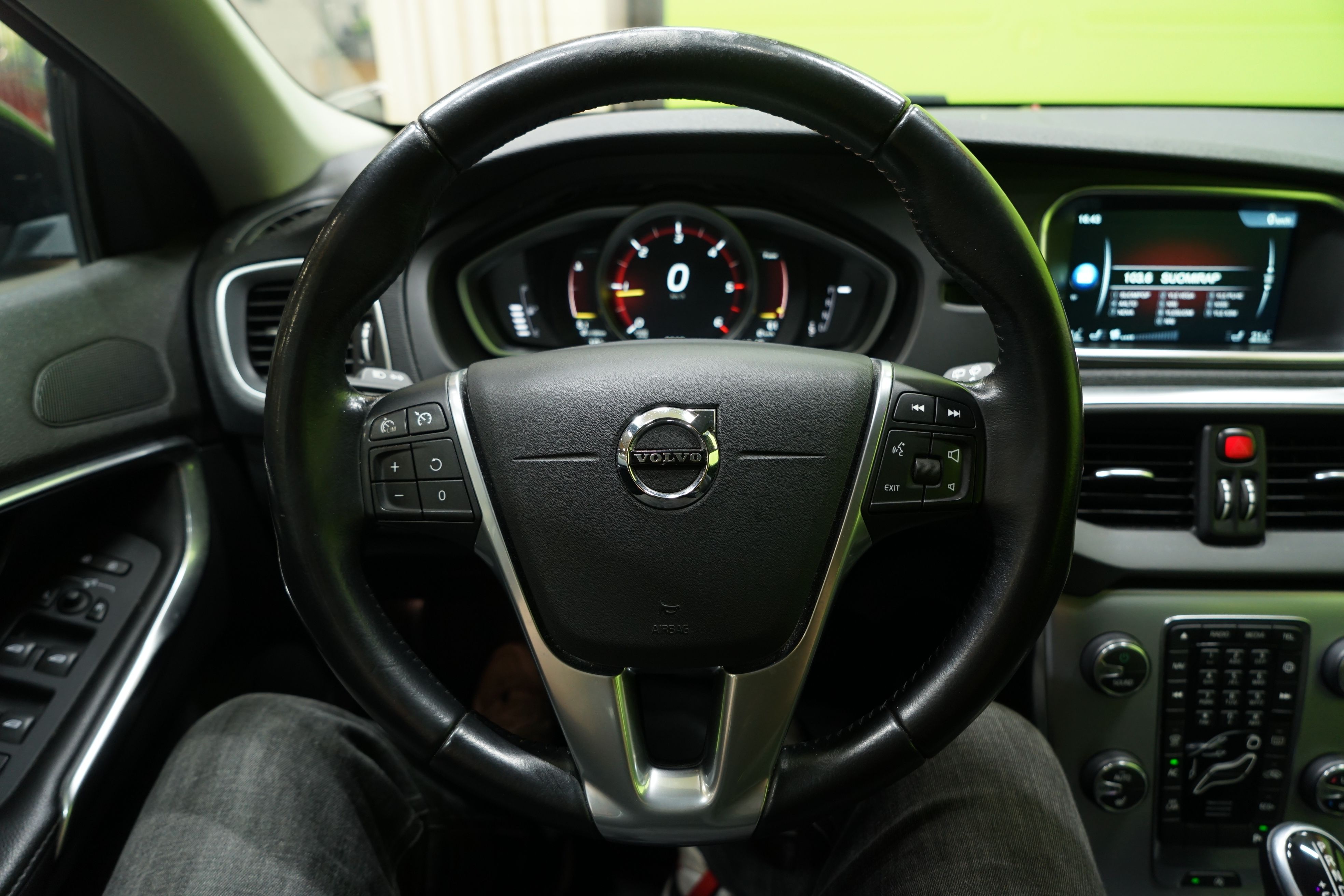 VOLVO V40 26