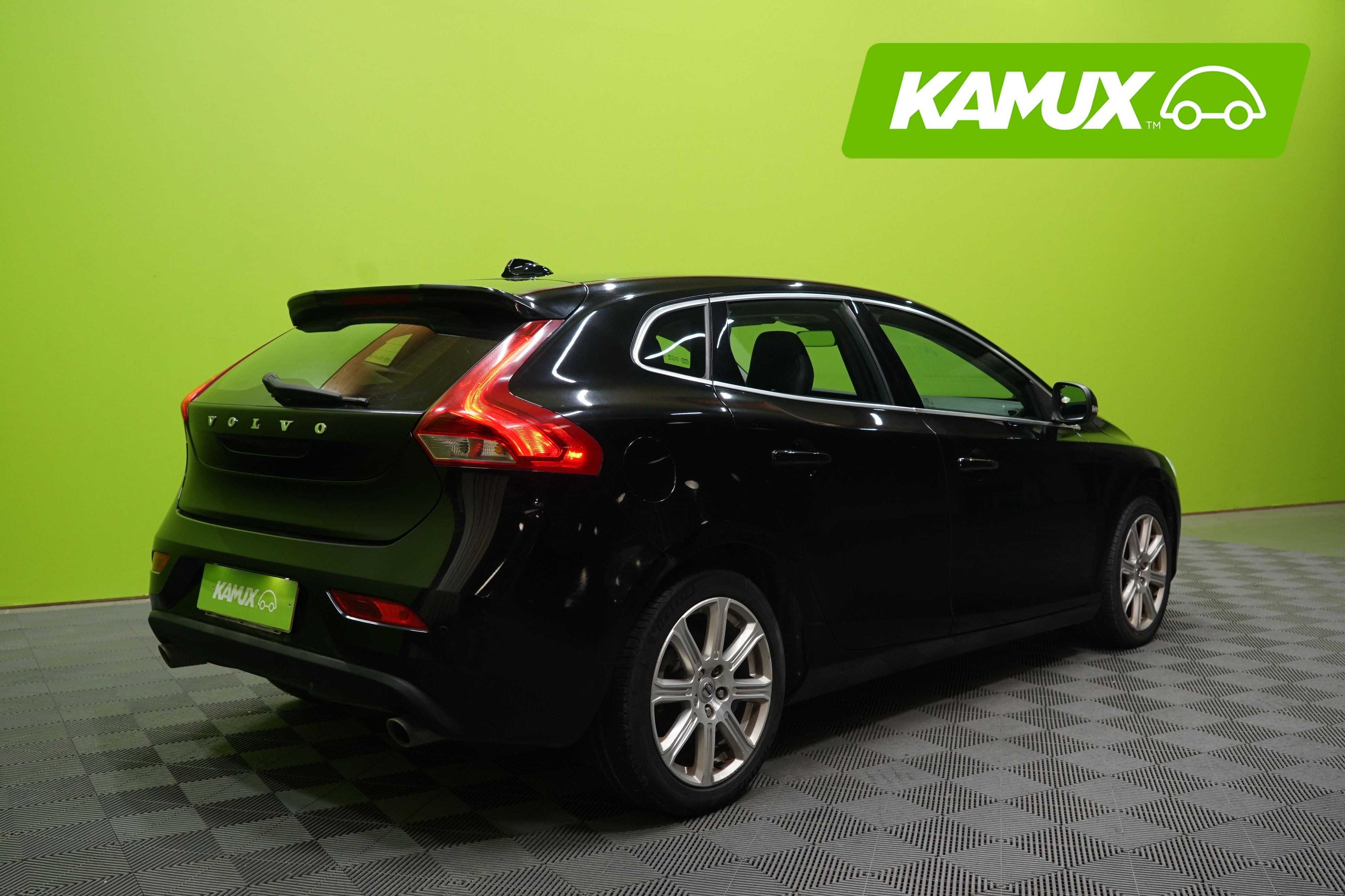 VOLVO V40 7