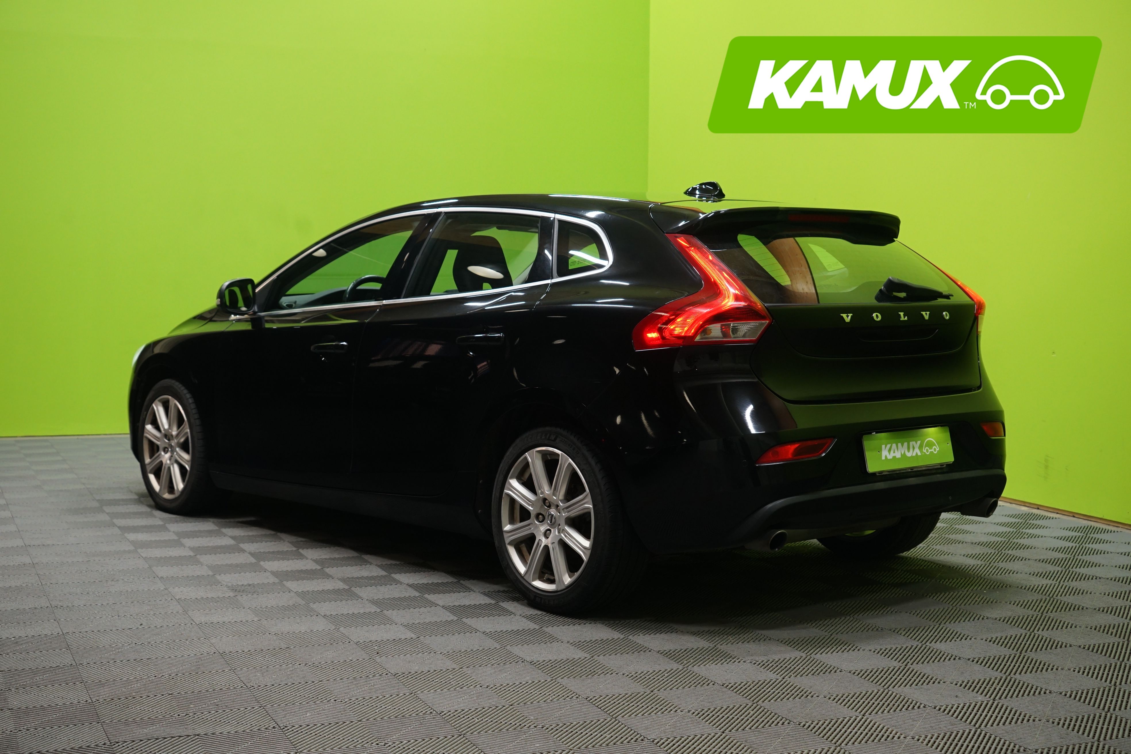 VOLVO V40 10