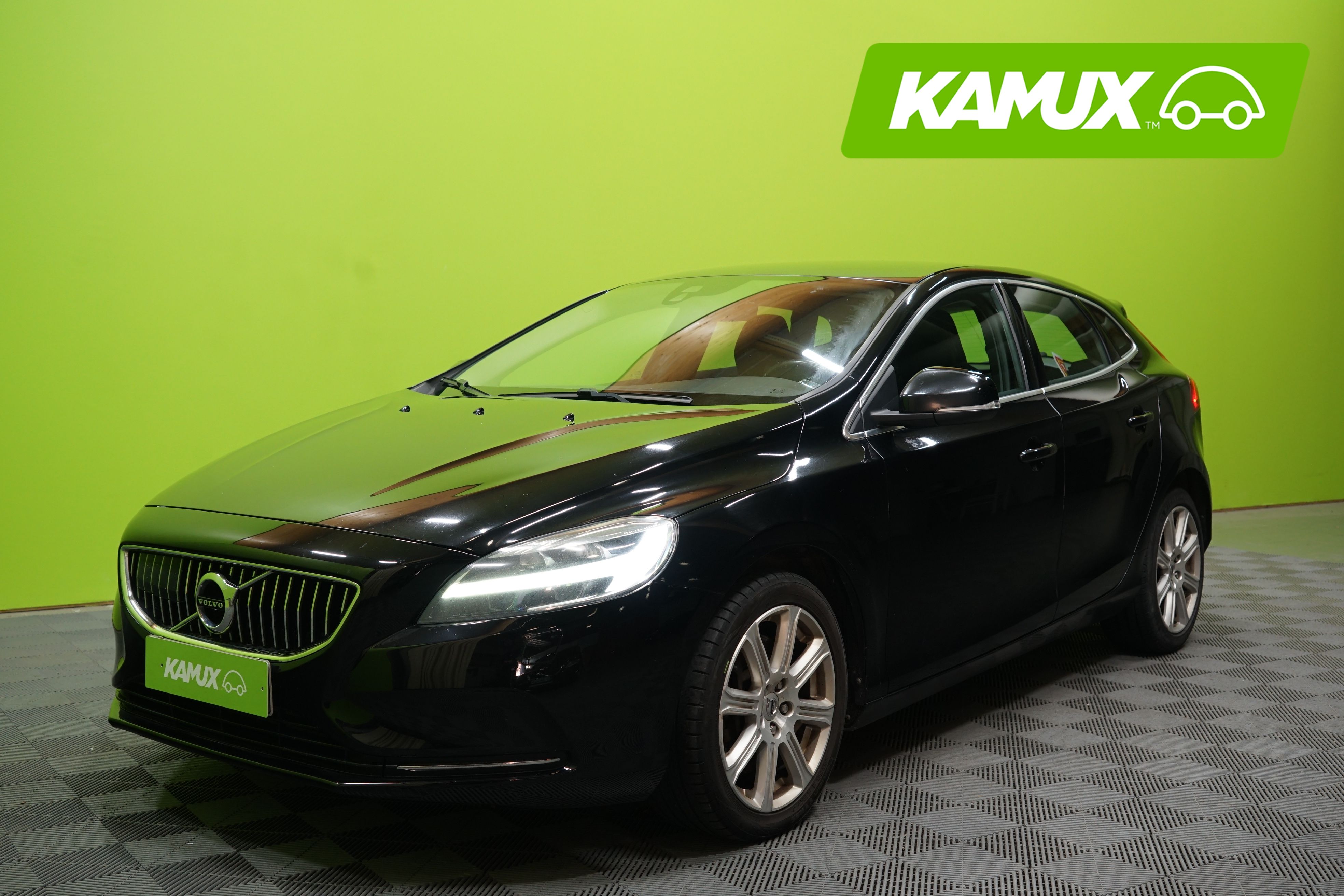 VOLVO V40 11