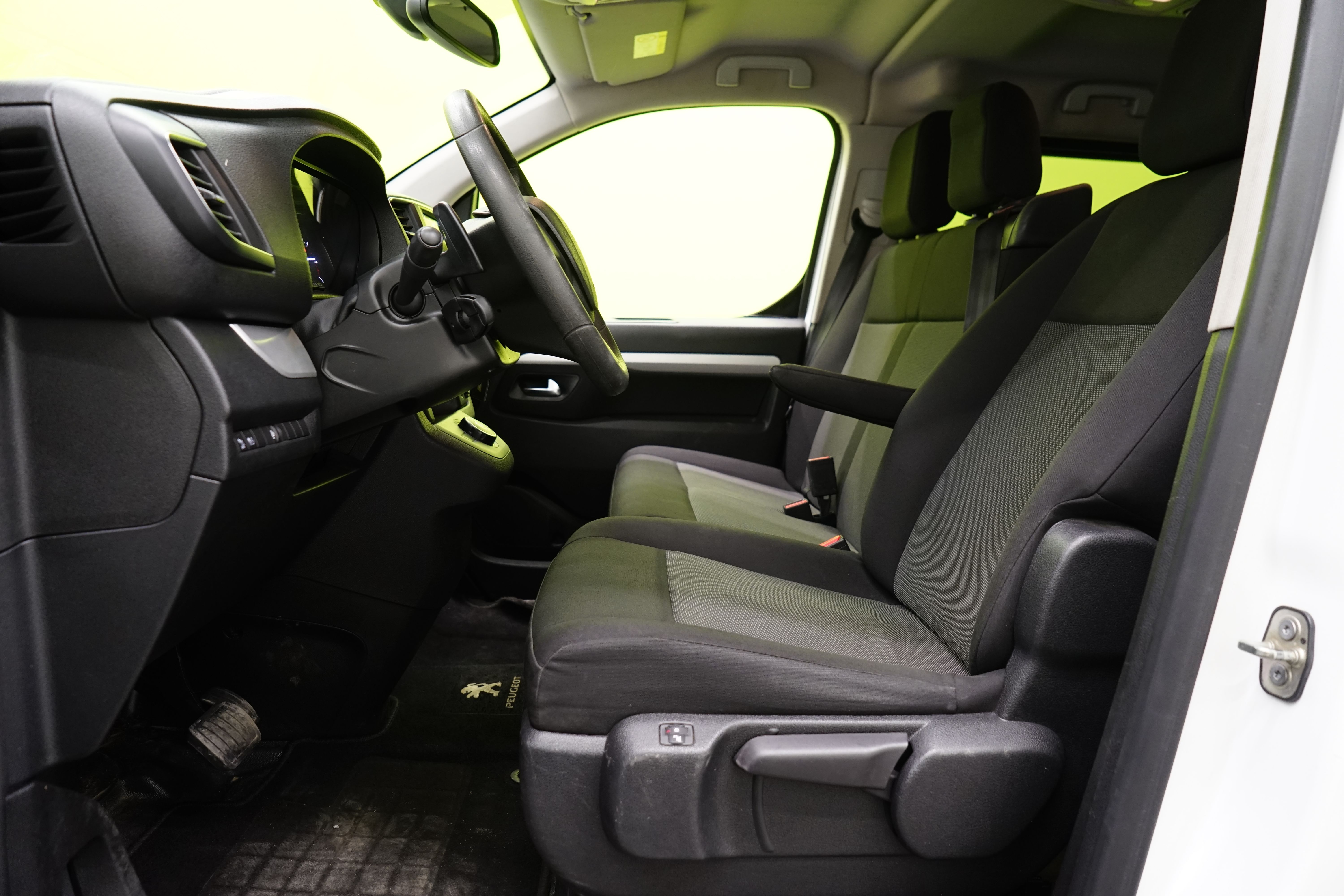 Peugeot Traveller 2019