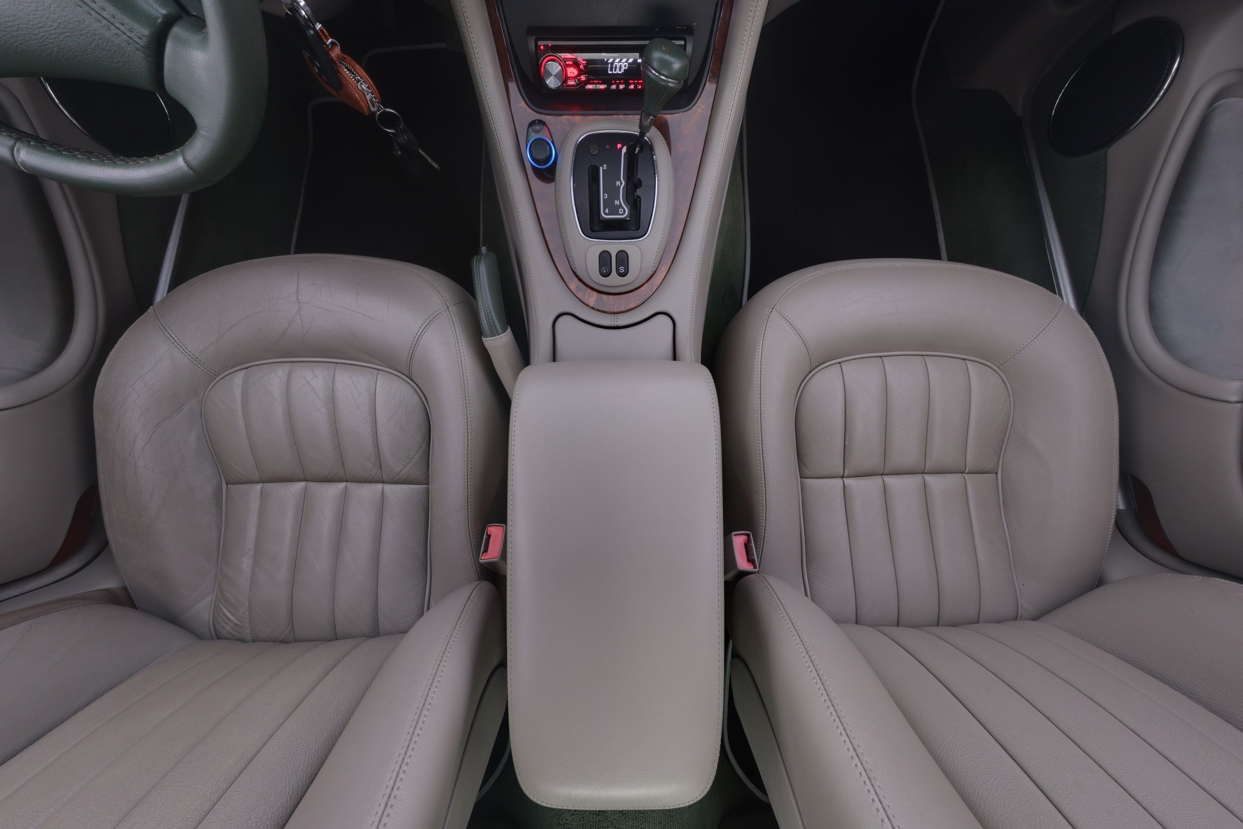 Jaguar Sovereign 2000