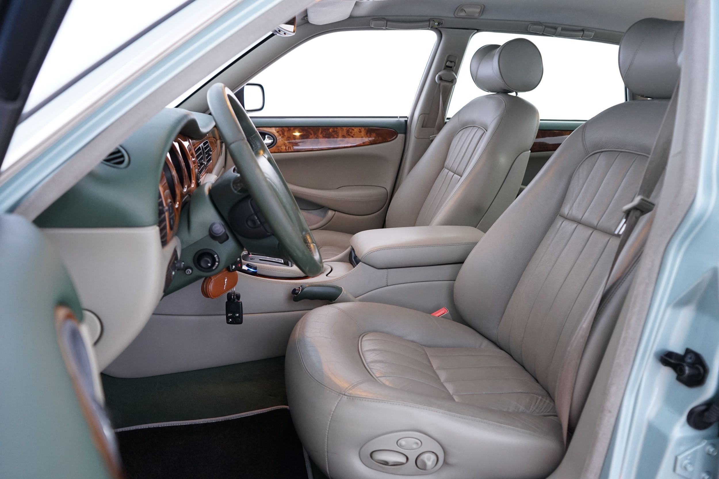 Jaguar Sovereign 2000