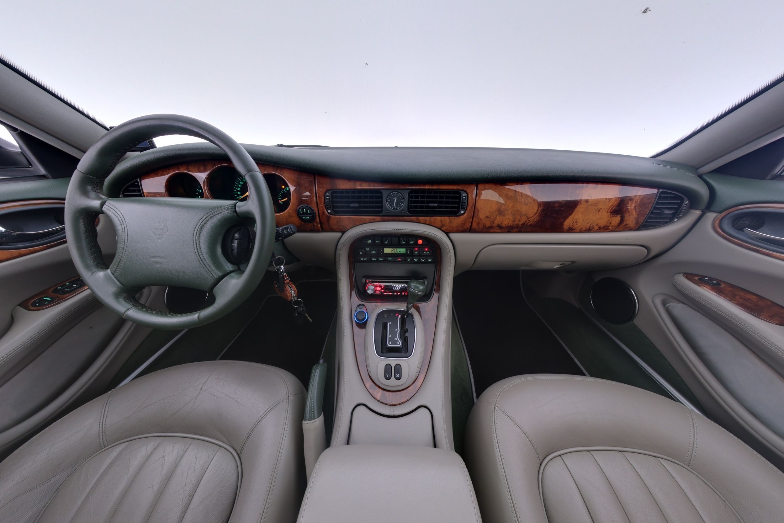 Jaguar Sovereign 2000