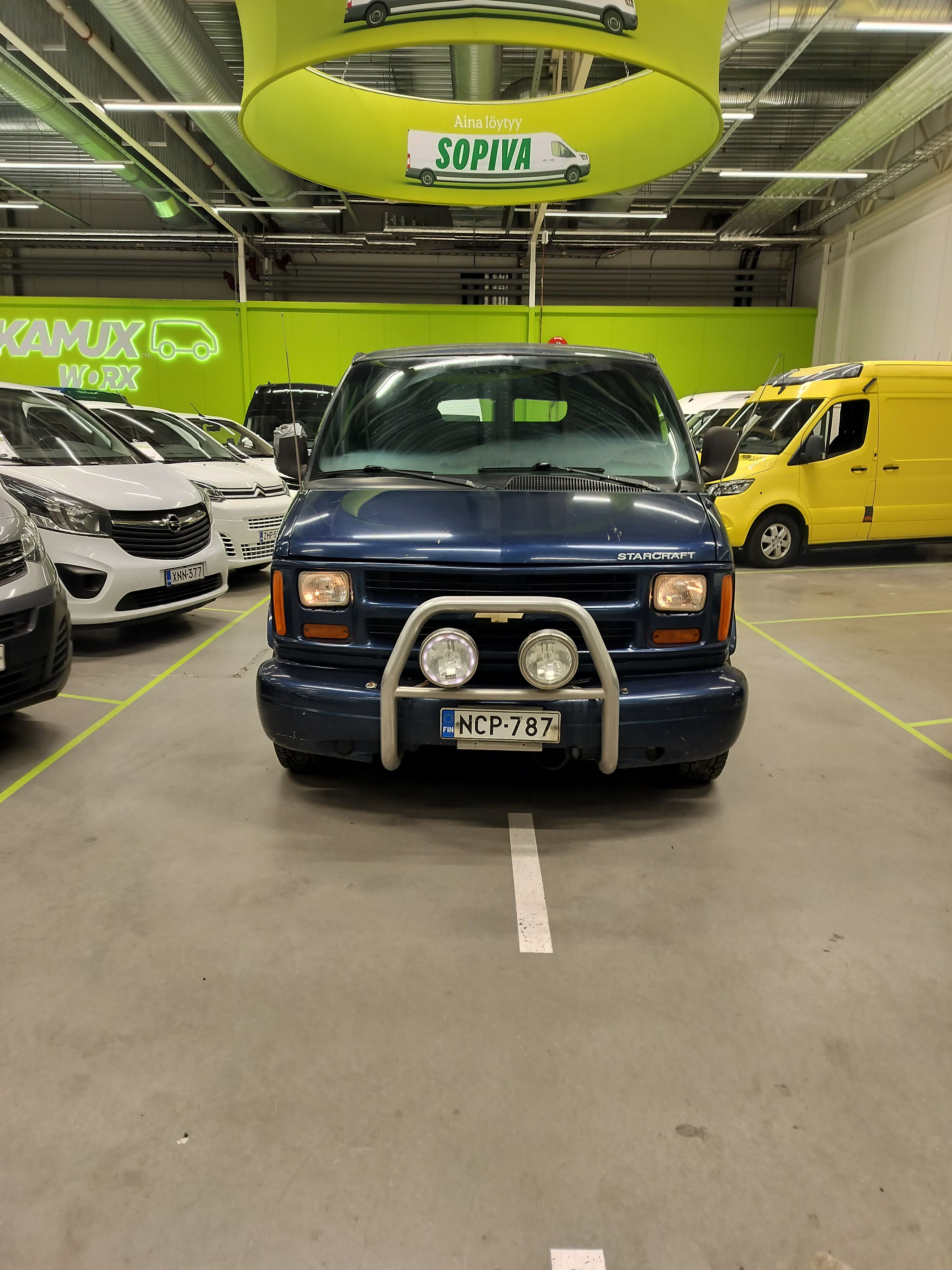 Chevrolet Chevy Van 1999