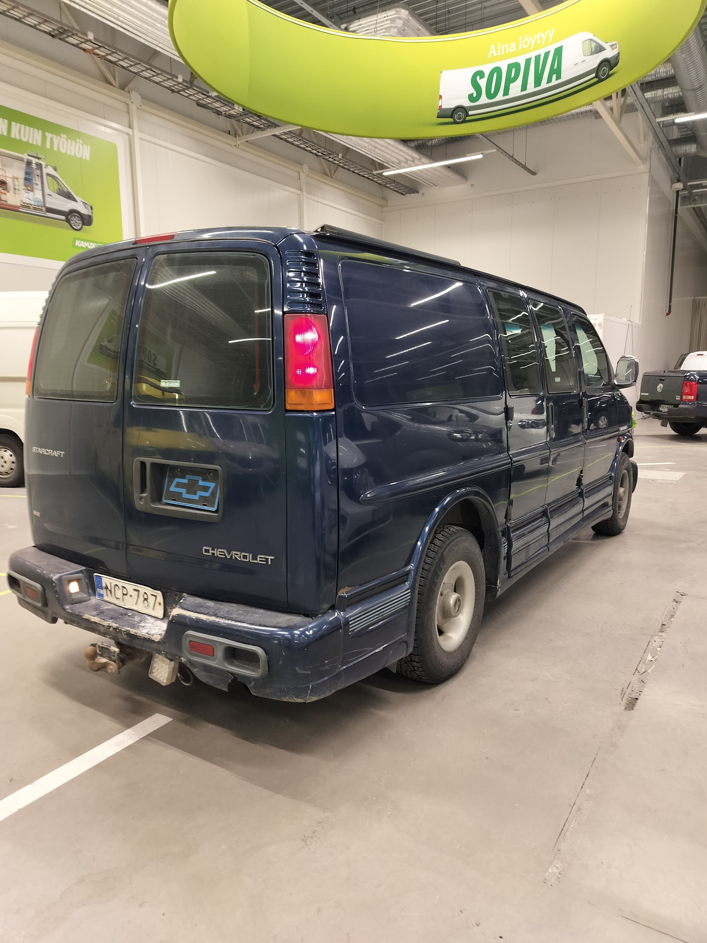 Chevrolet Chevy Van 1999