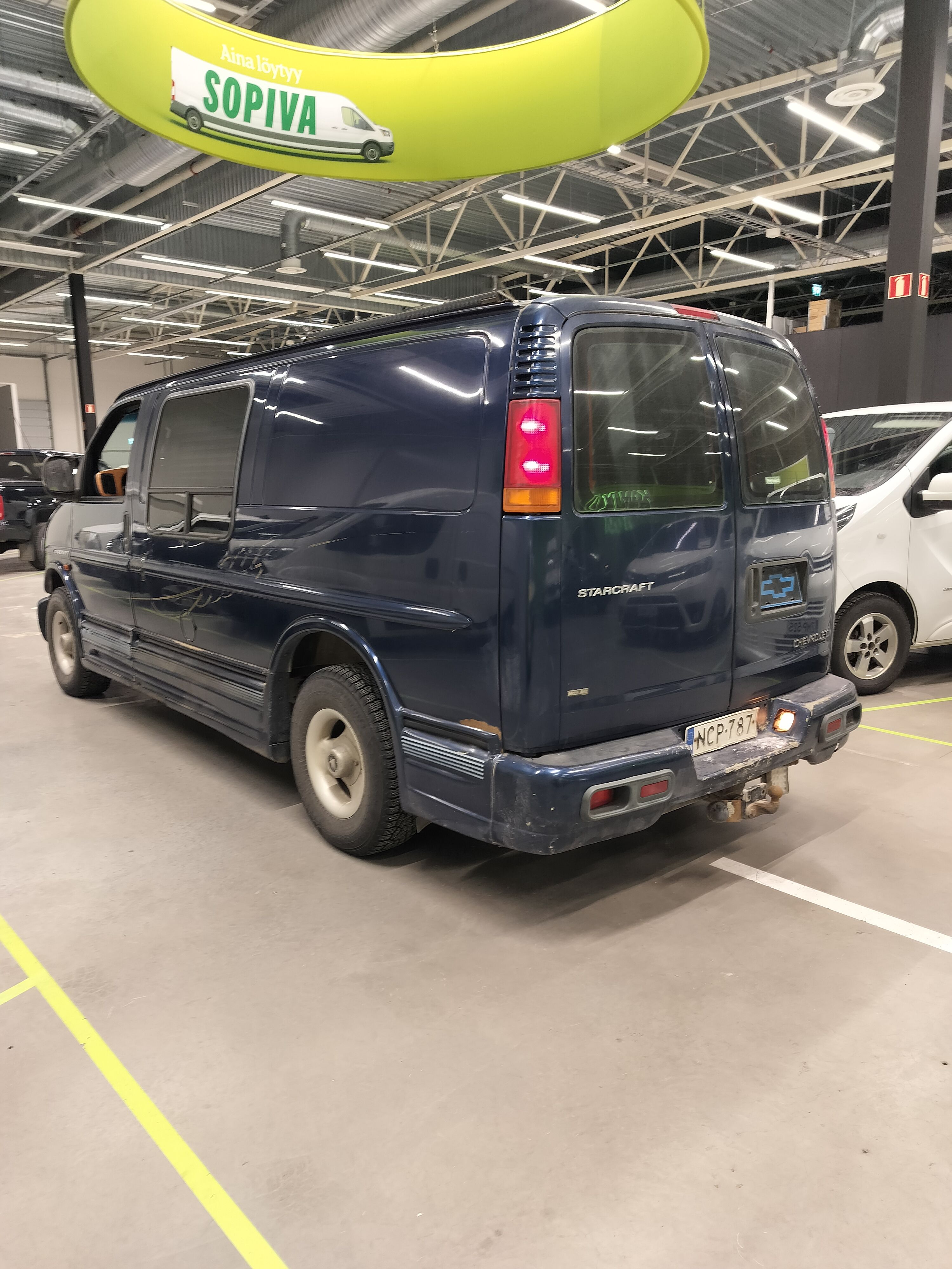 Chevrolet Chevy Van 1999