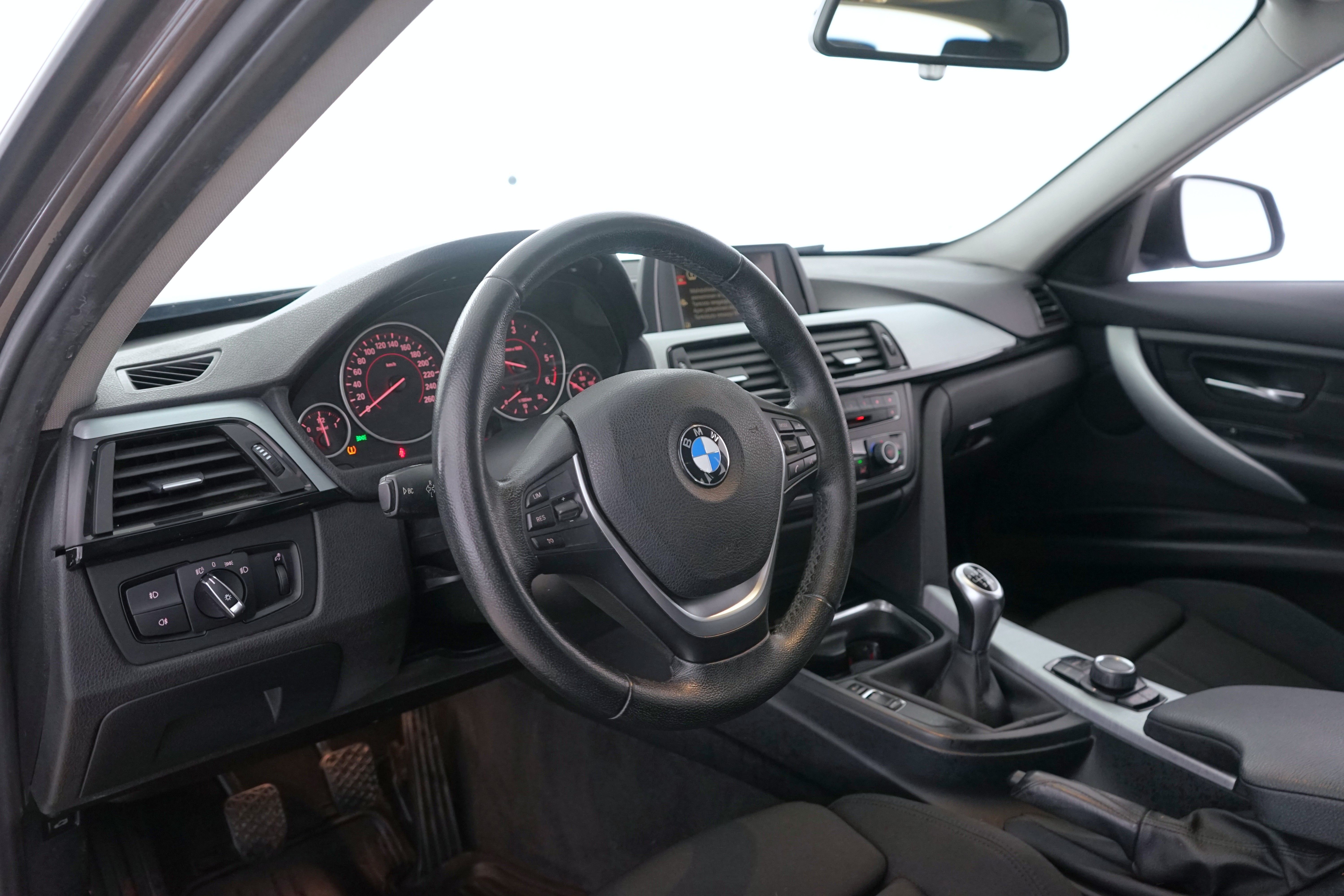 BMW 318 2014