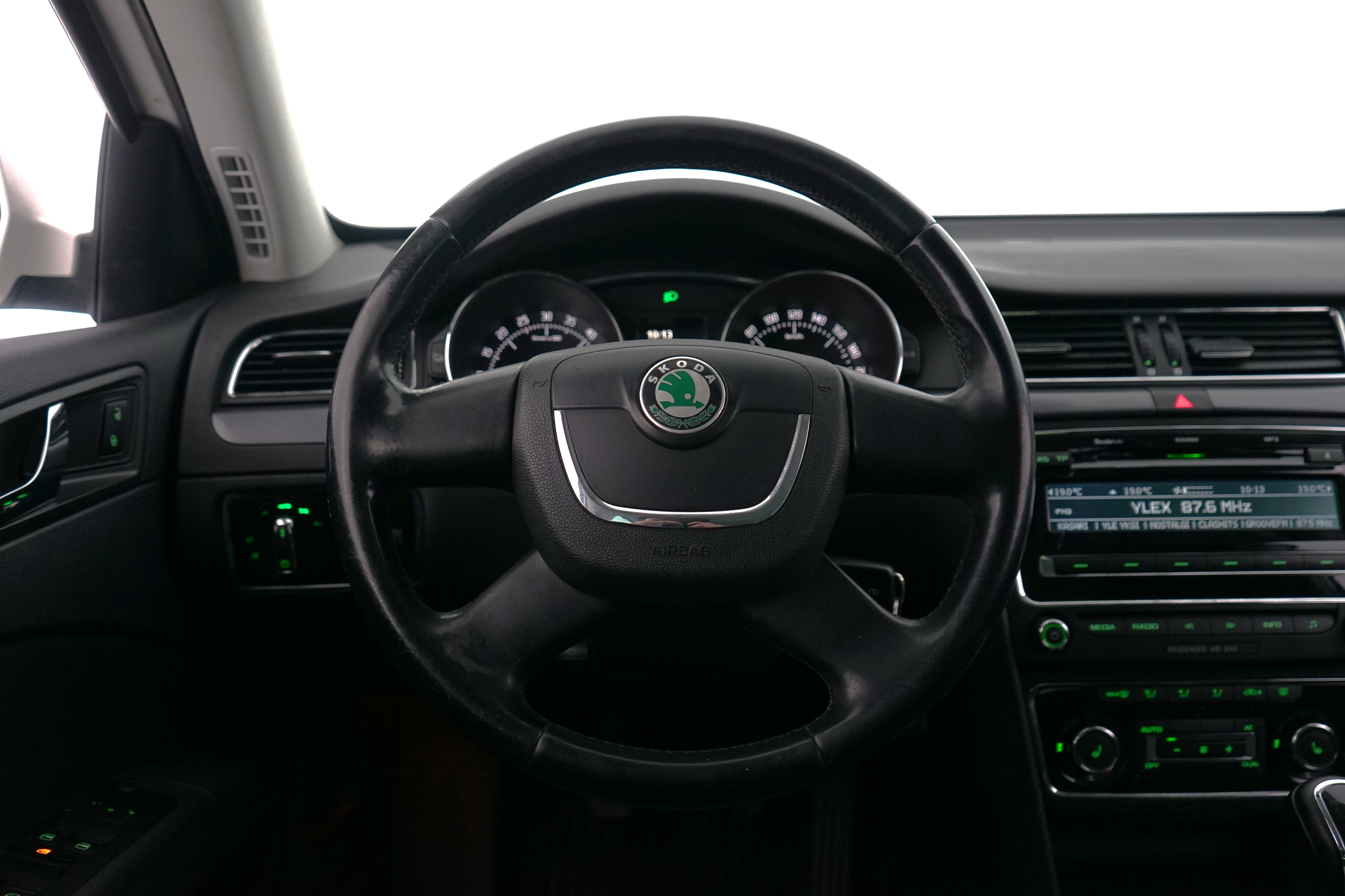 Skoda Superb 2011