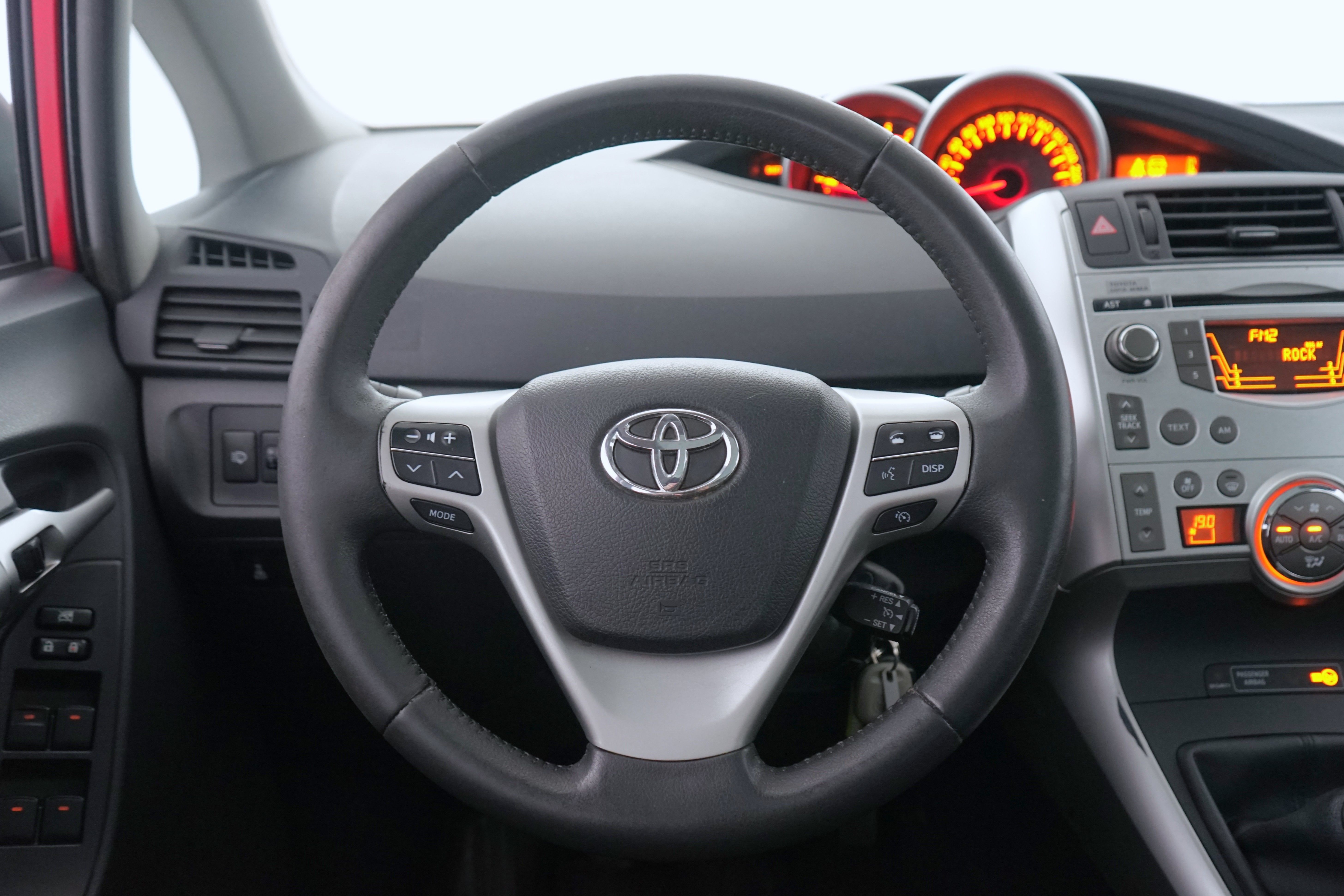 Toyota Verso 2011