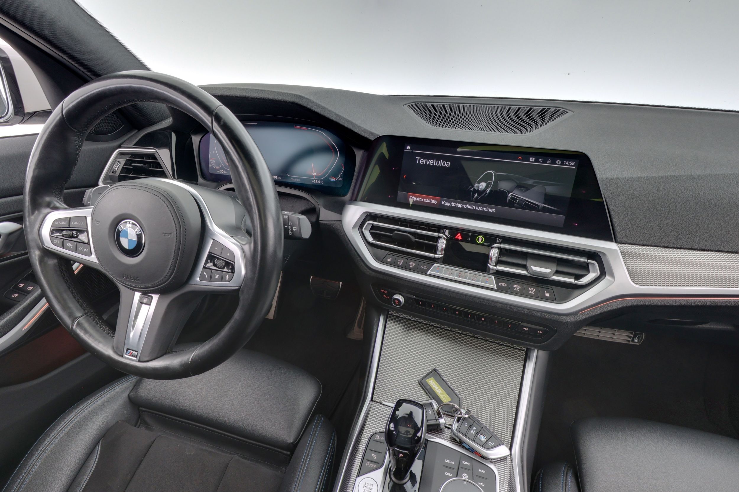 BMW 330 2019