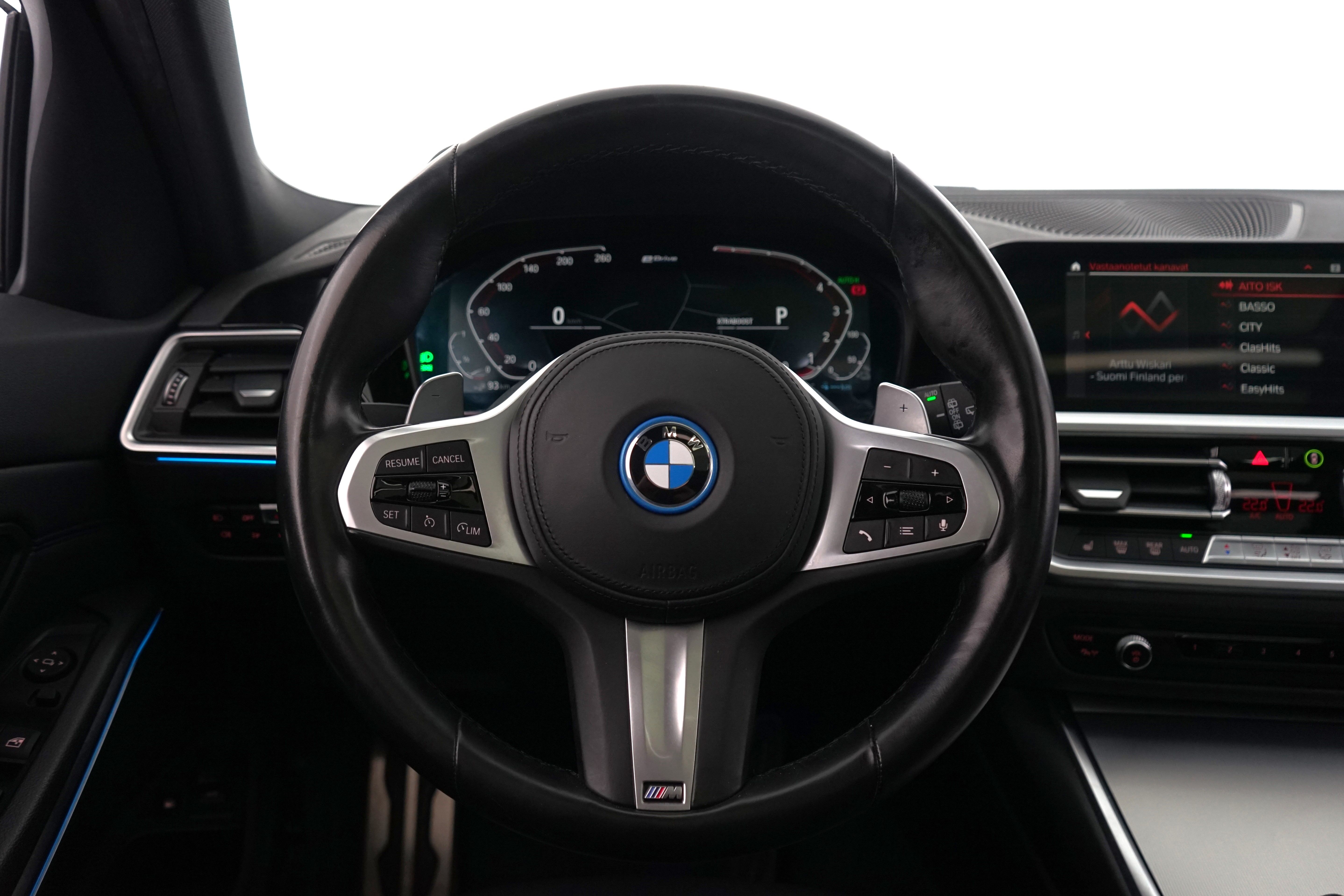 BMW 330 2022
