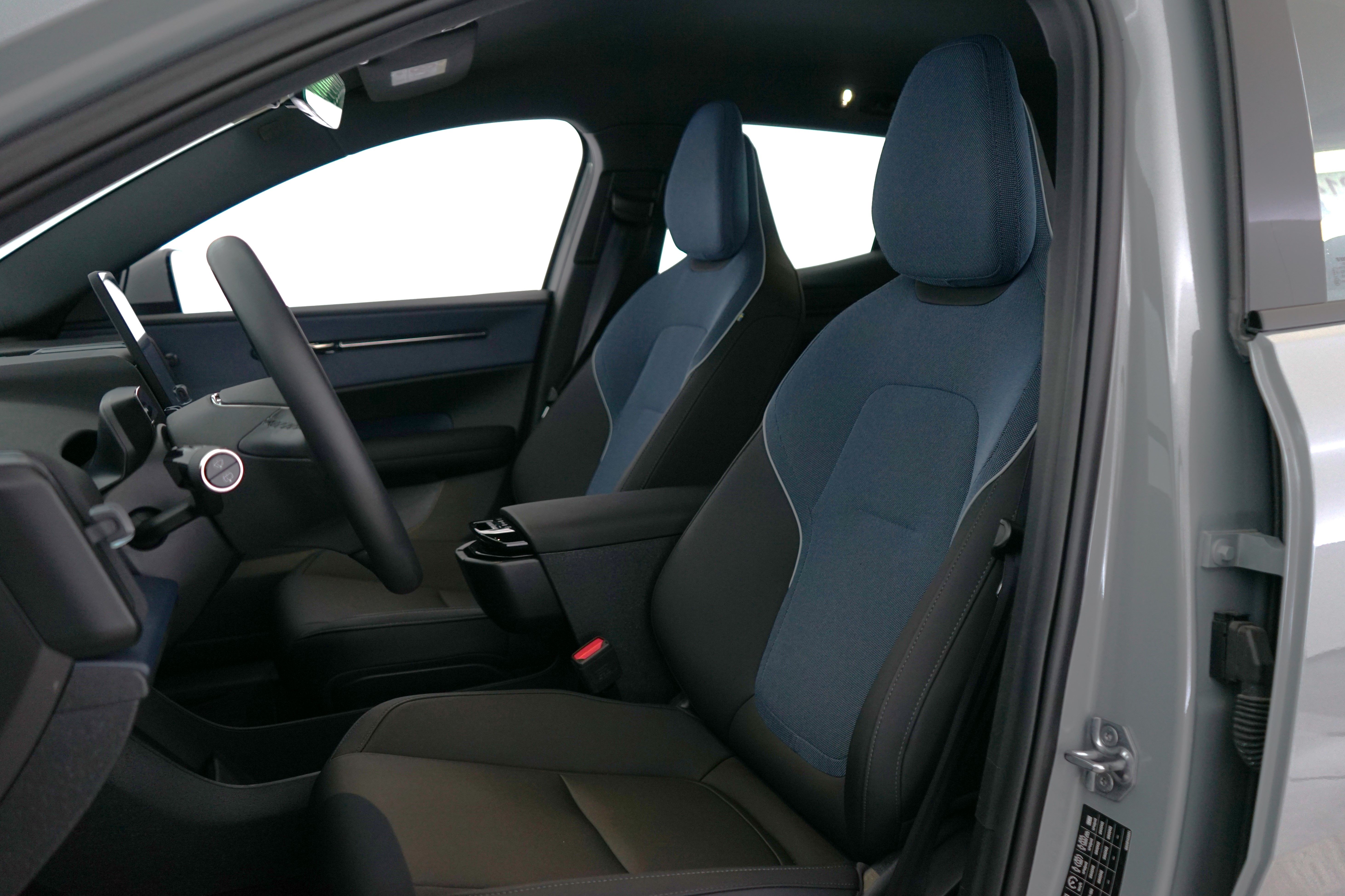 Volvo EX30 2024