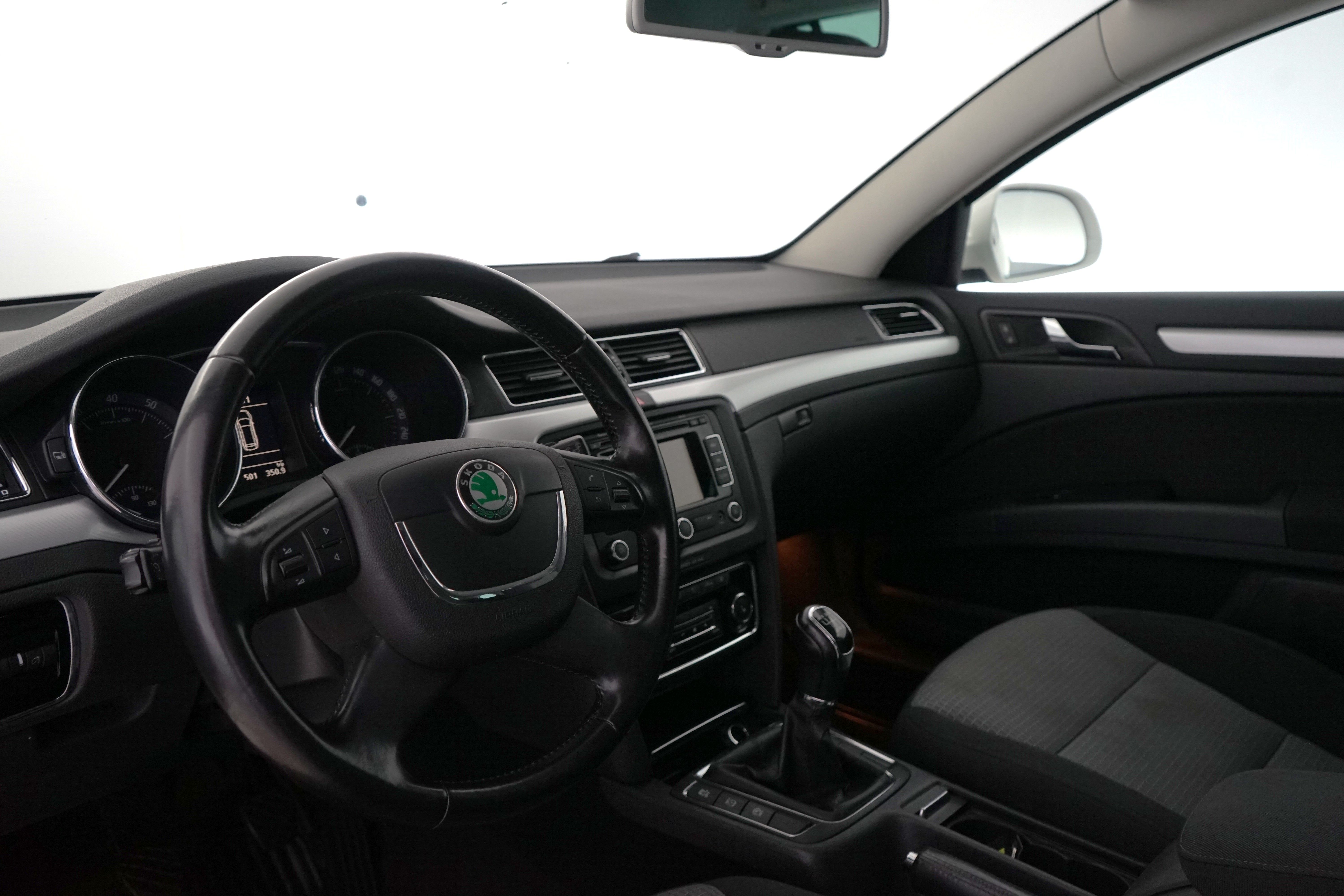 Skoda Superb 2012