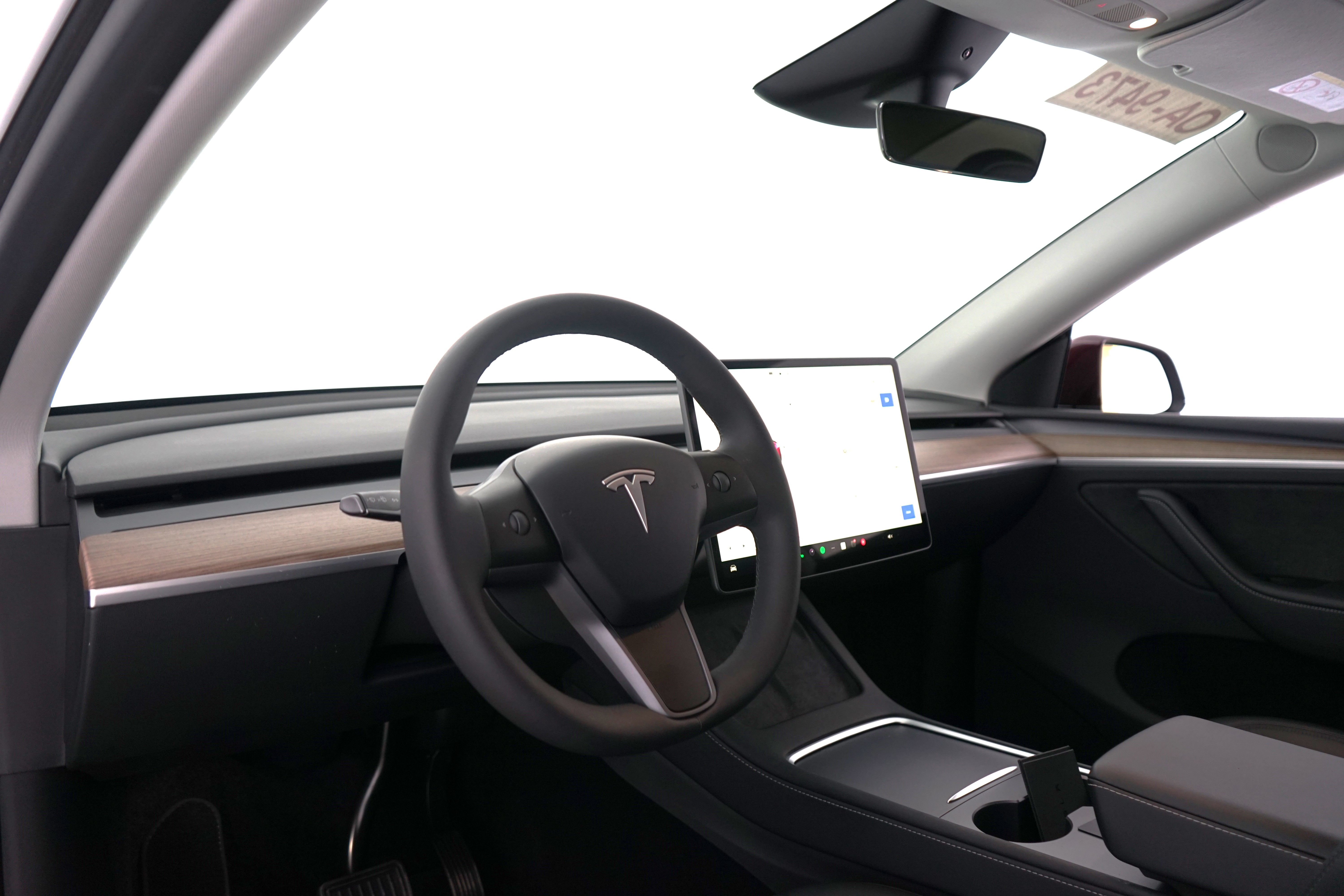 Tesla Model Y 2025