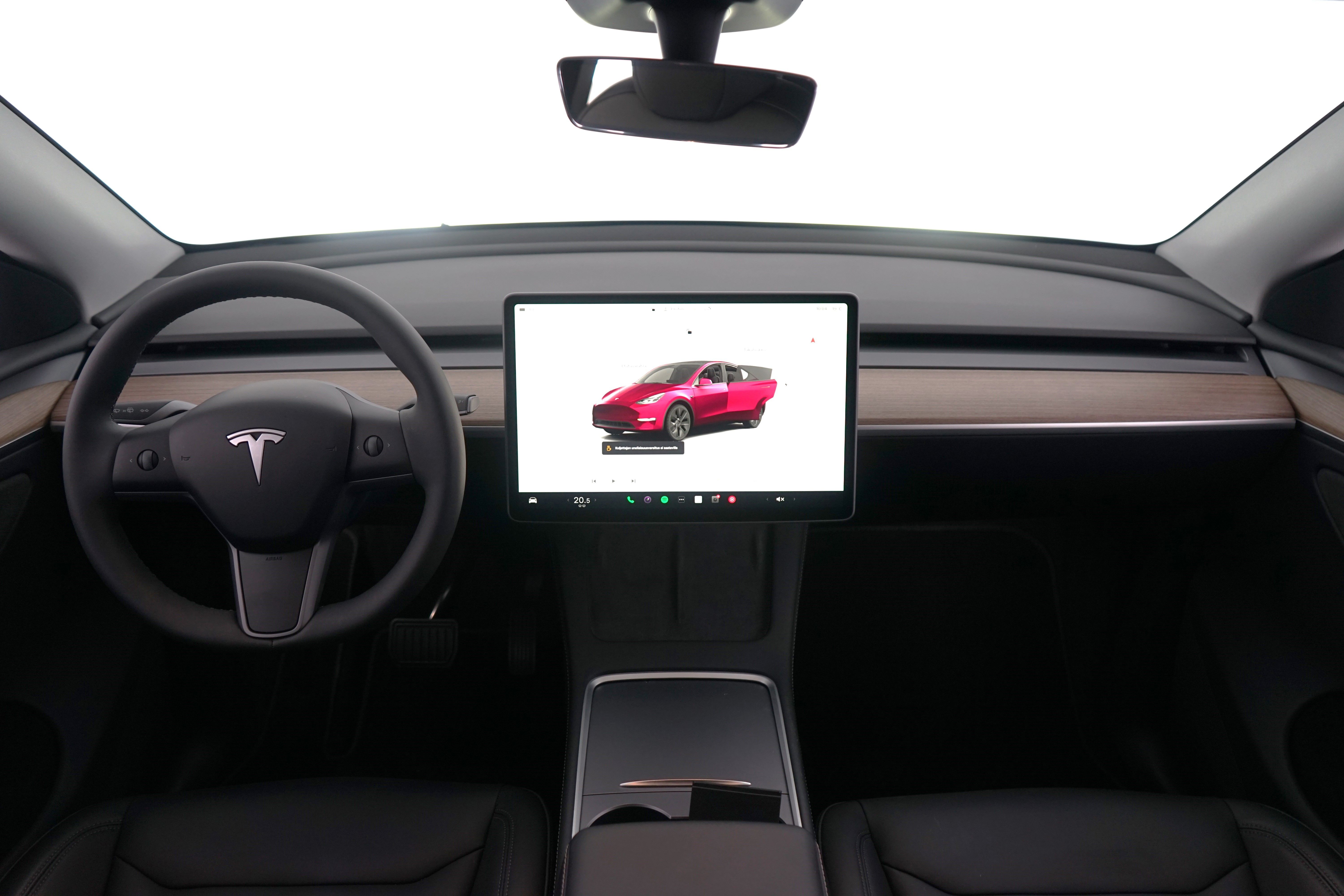 Tesla Model Y 2025