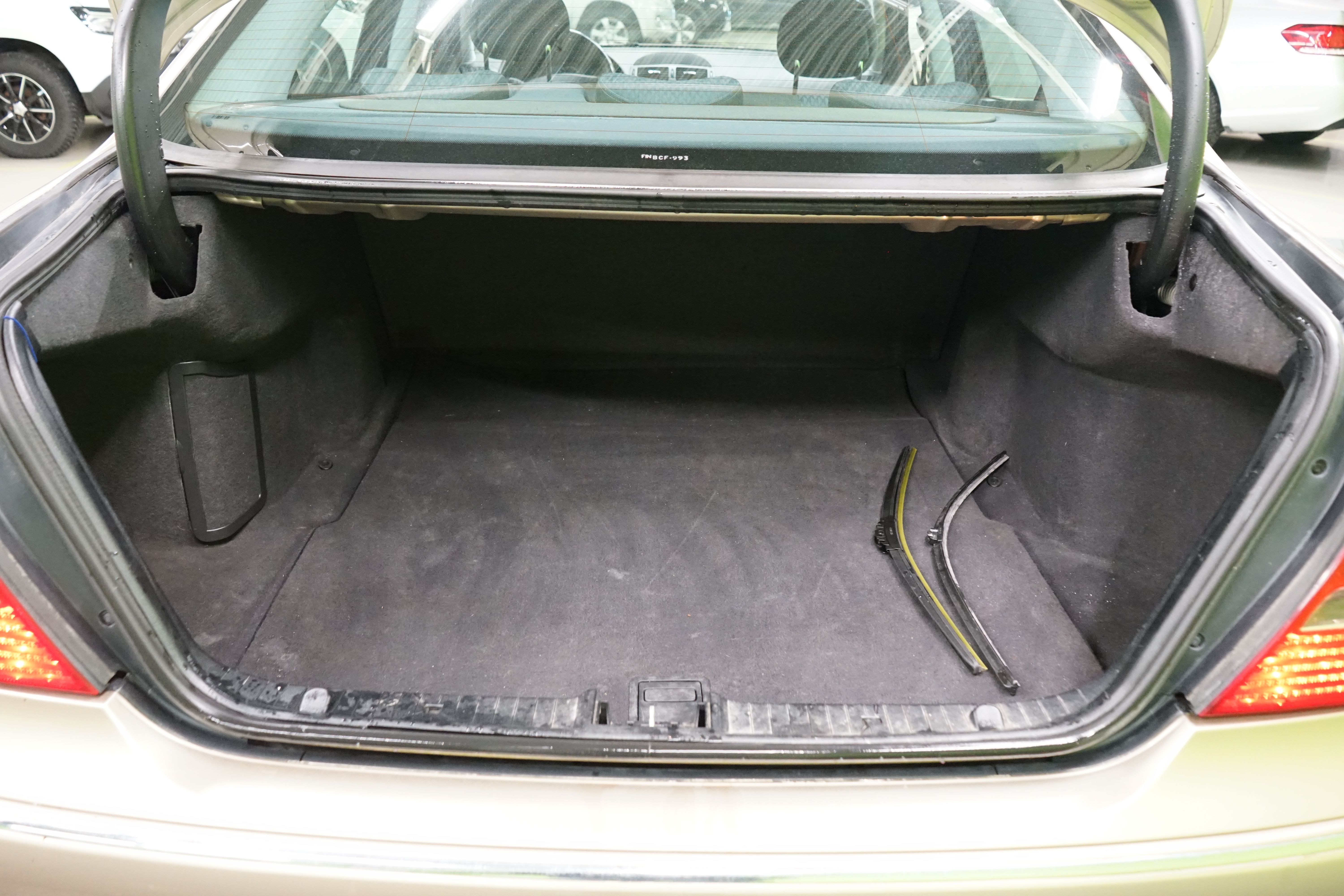 Mercedes-Benz E 2003