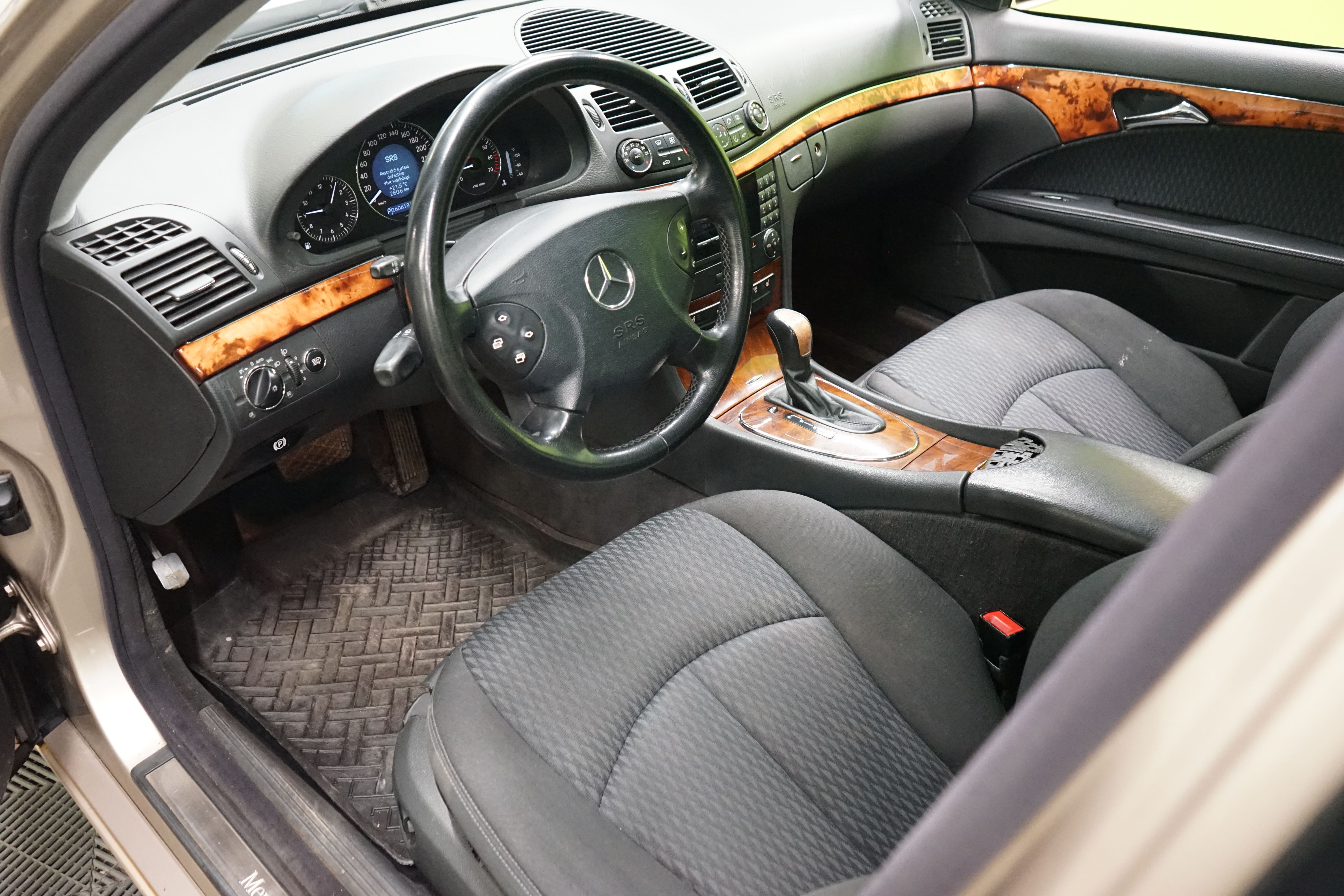 Mercedes-Benz E 2003