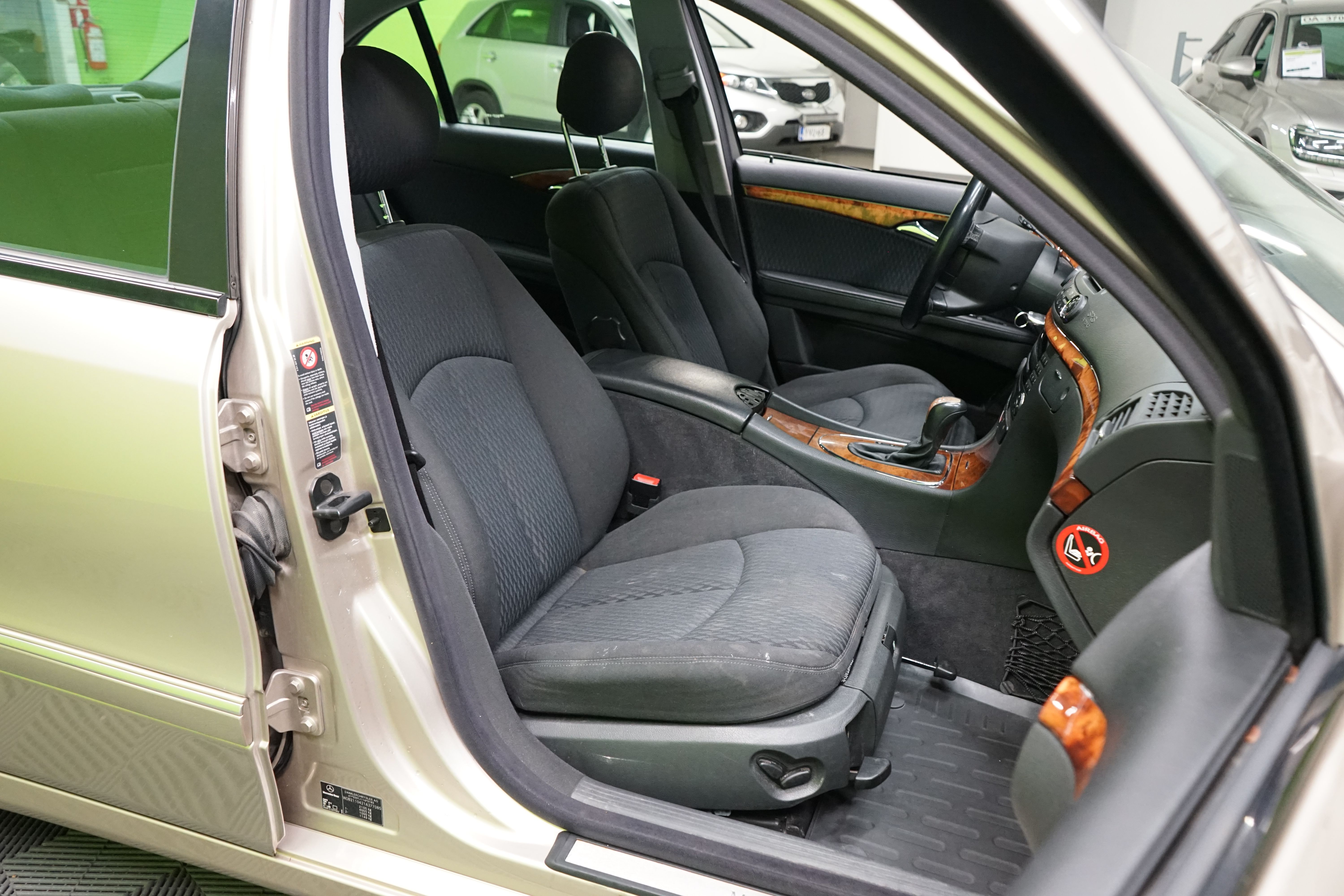 Mercedes-Benz E 2003