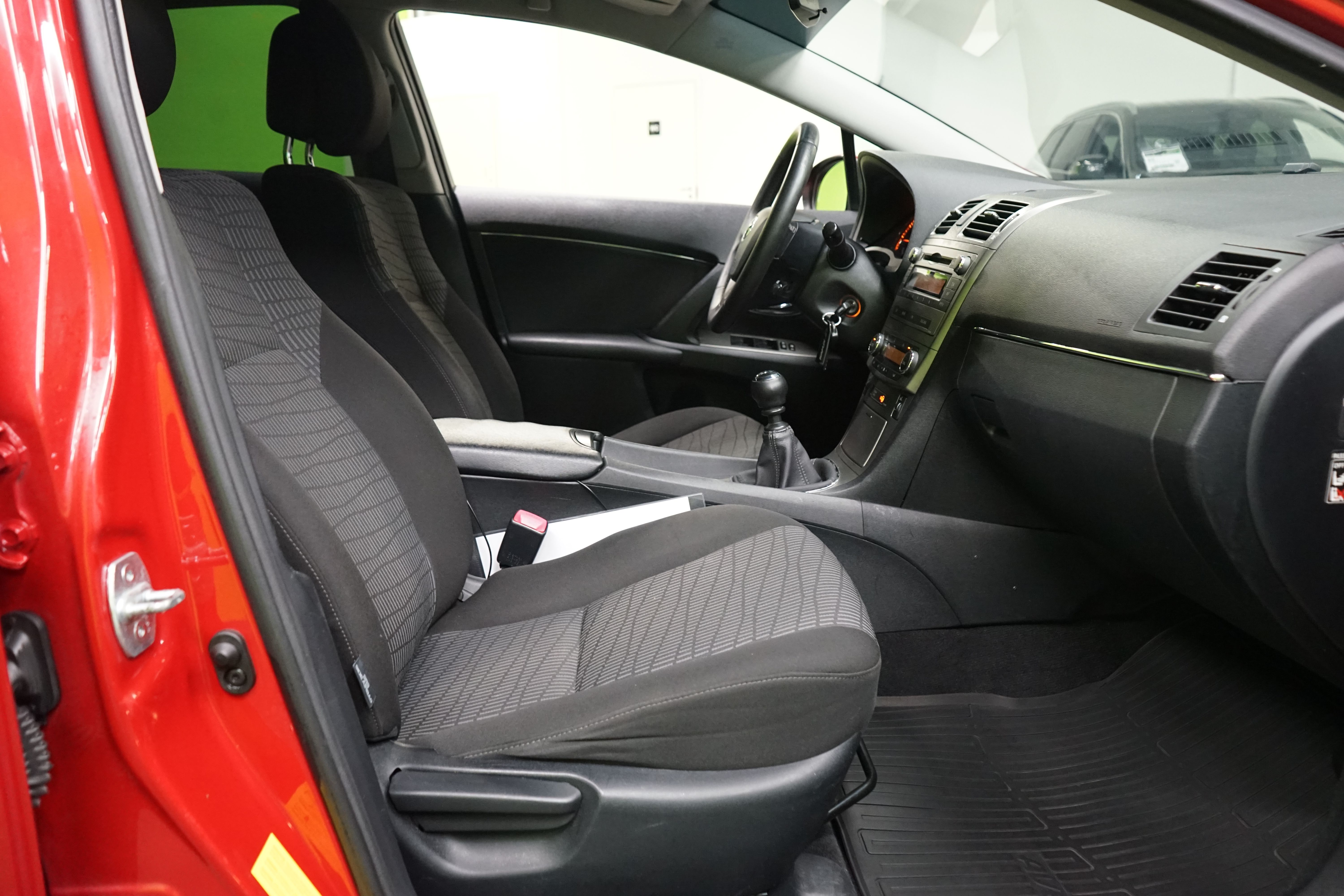 Toyota Avensis 2011