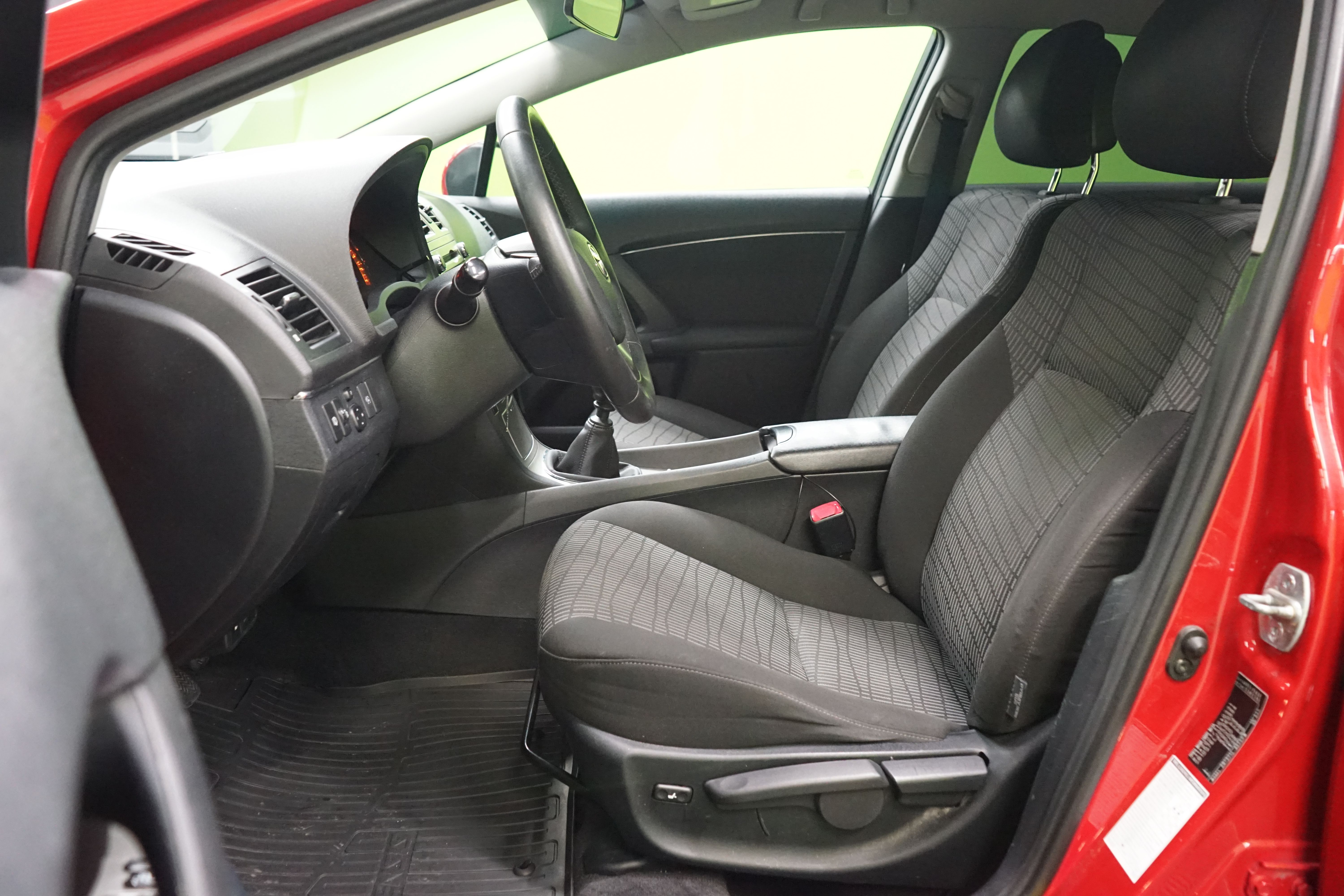 Toyota Avensis 2011