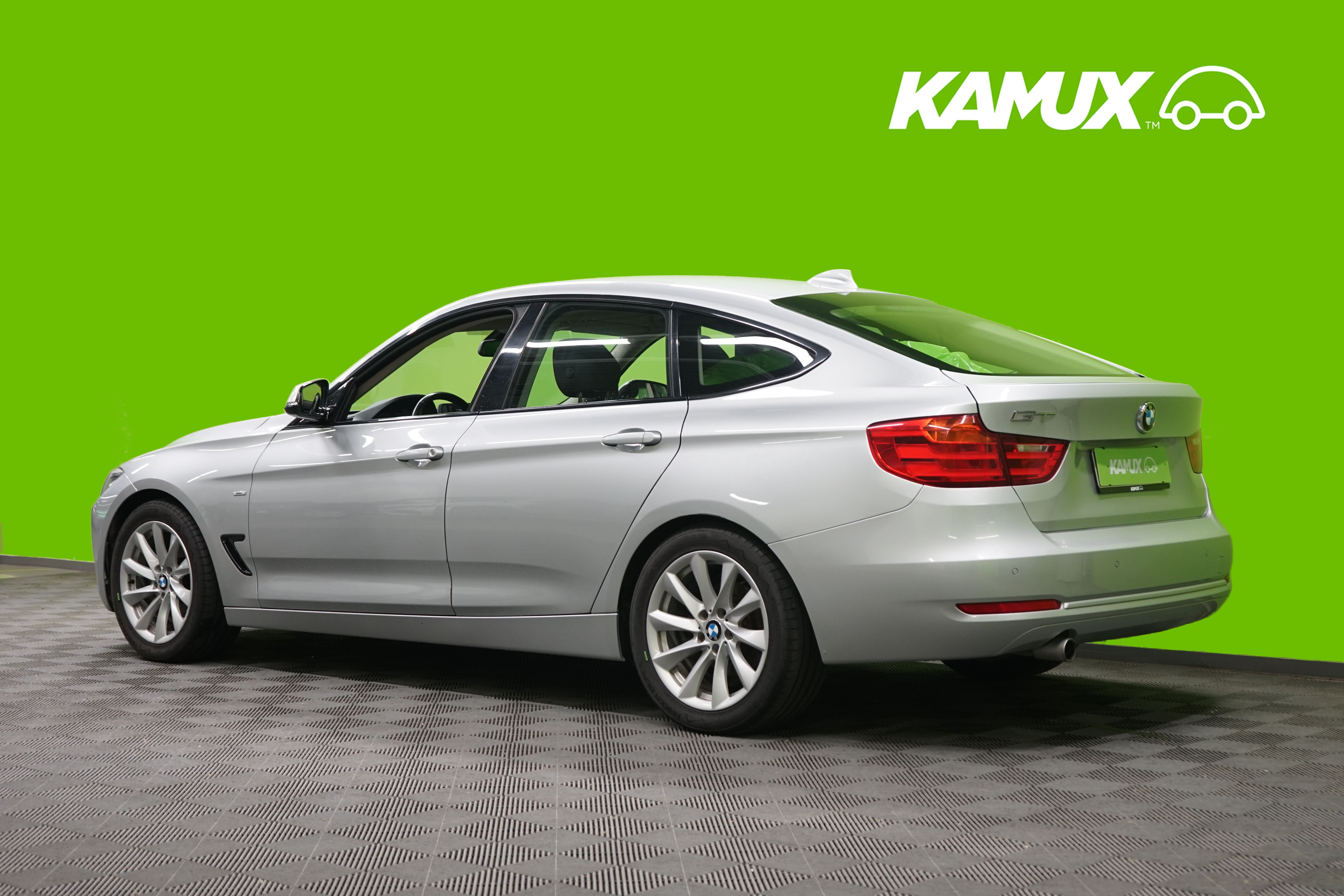 BMW 318 Gran Turismo 2013