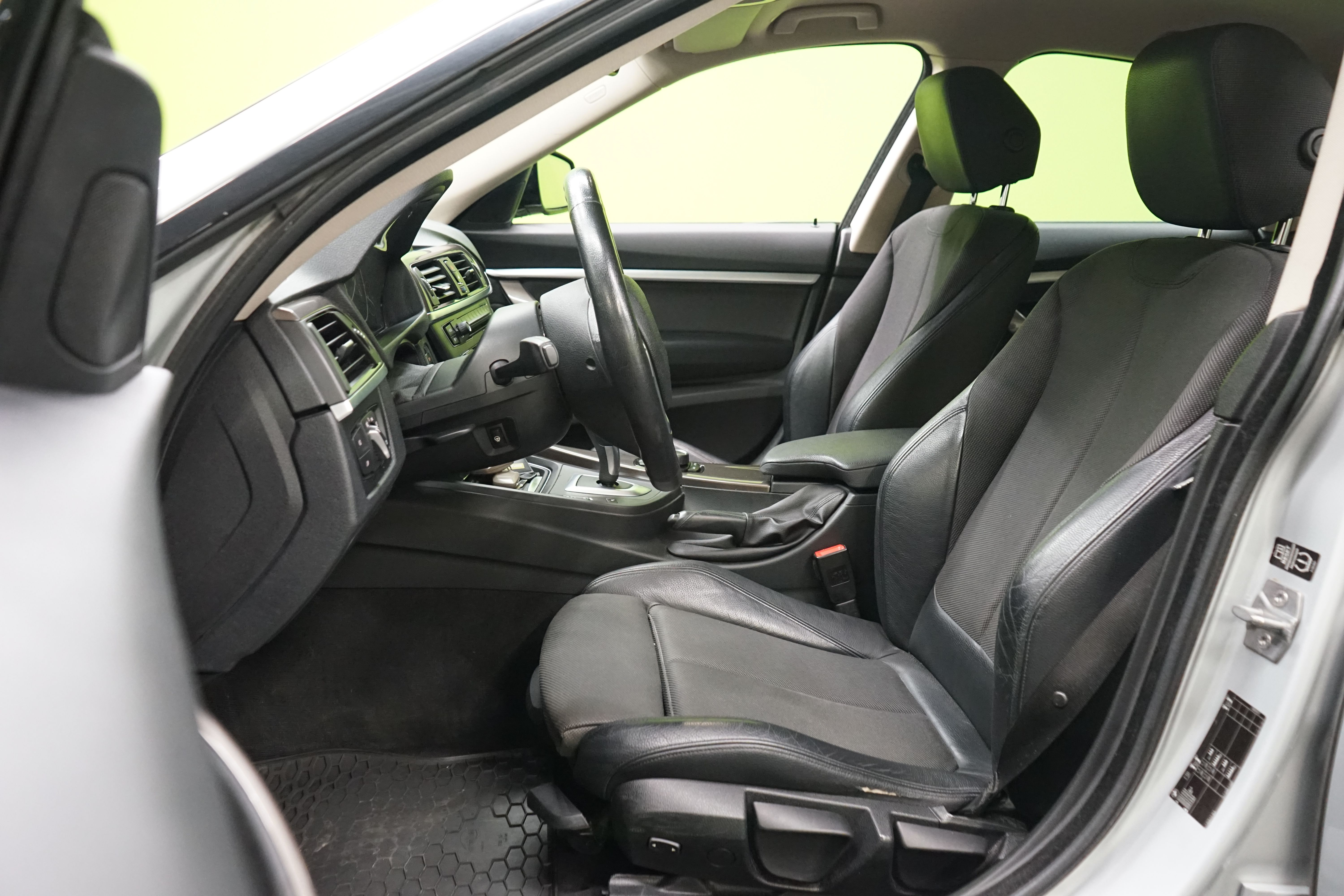 BMW 318 Gran Turismo 2013