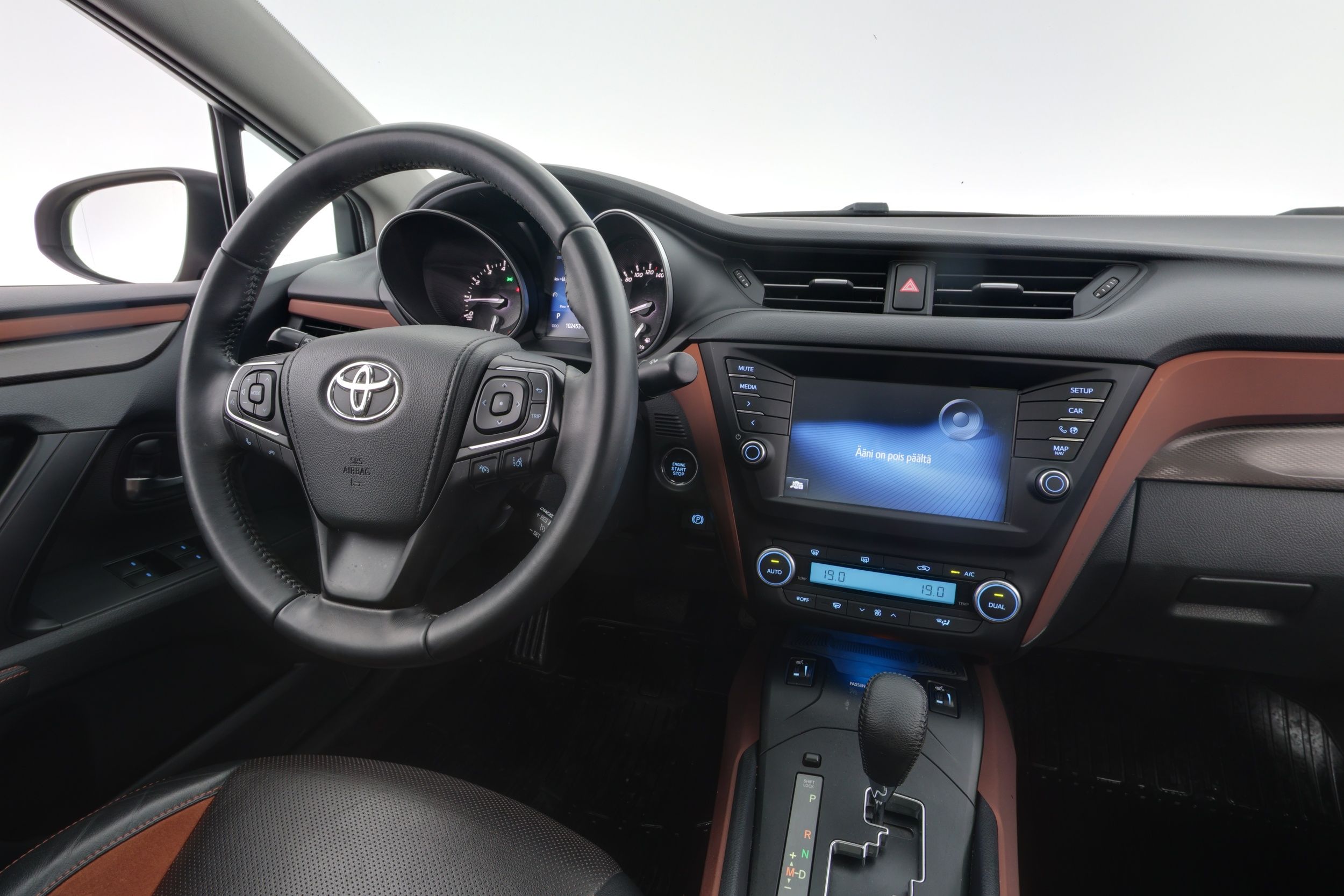 Toyota Avensis 2015