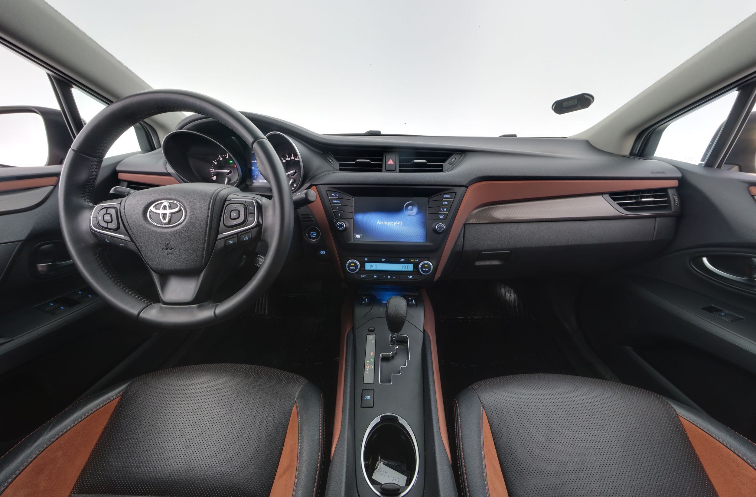 Toyota Avensis 2015
