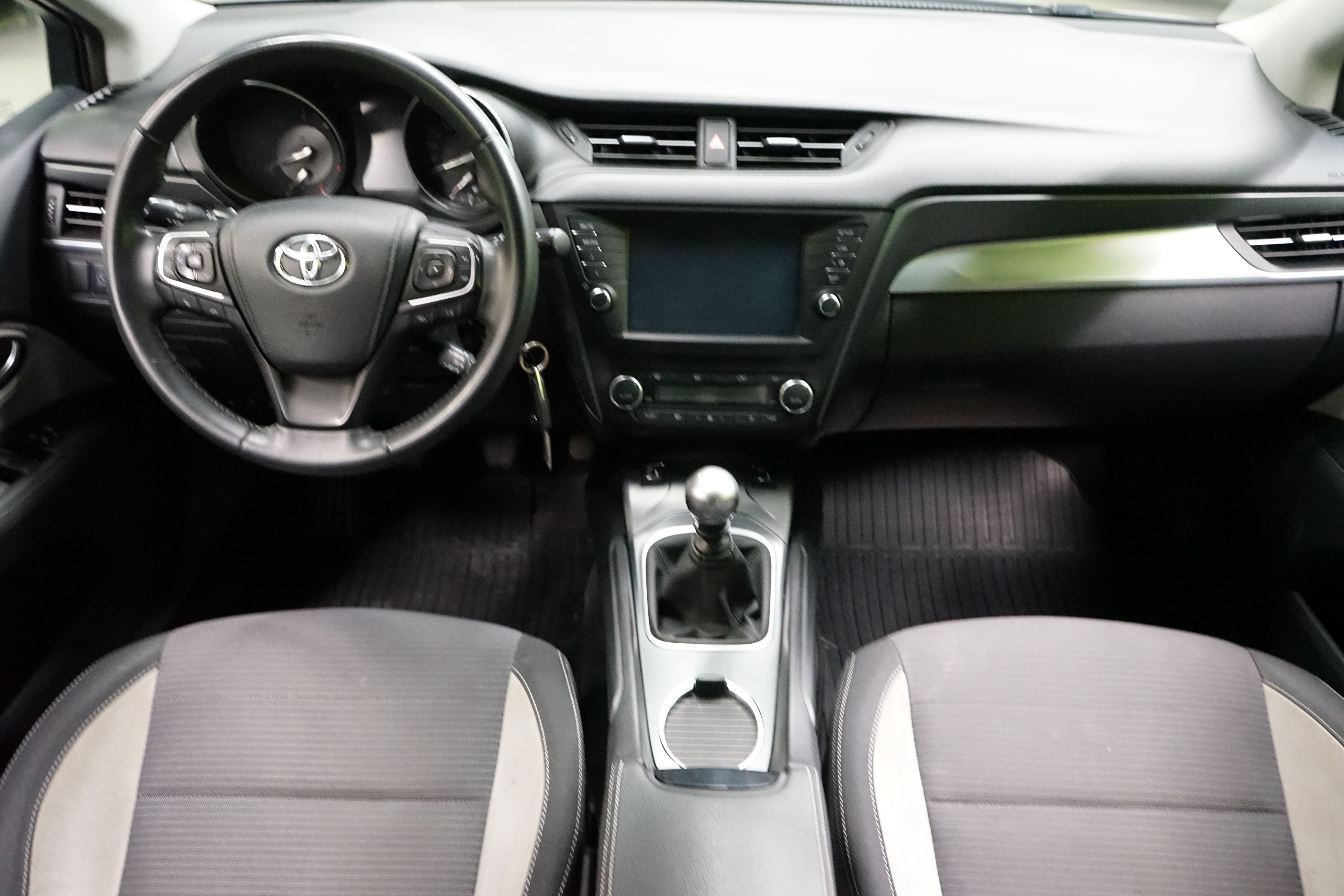 Toyota Avensis 2015