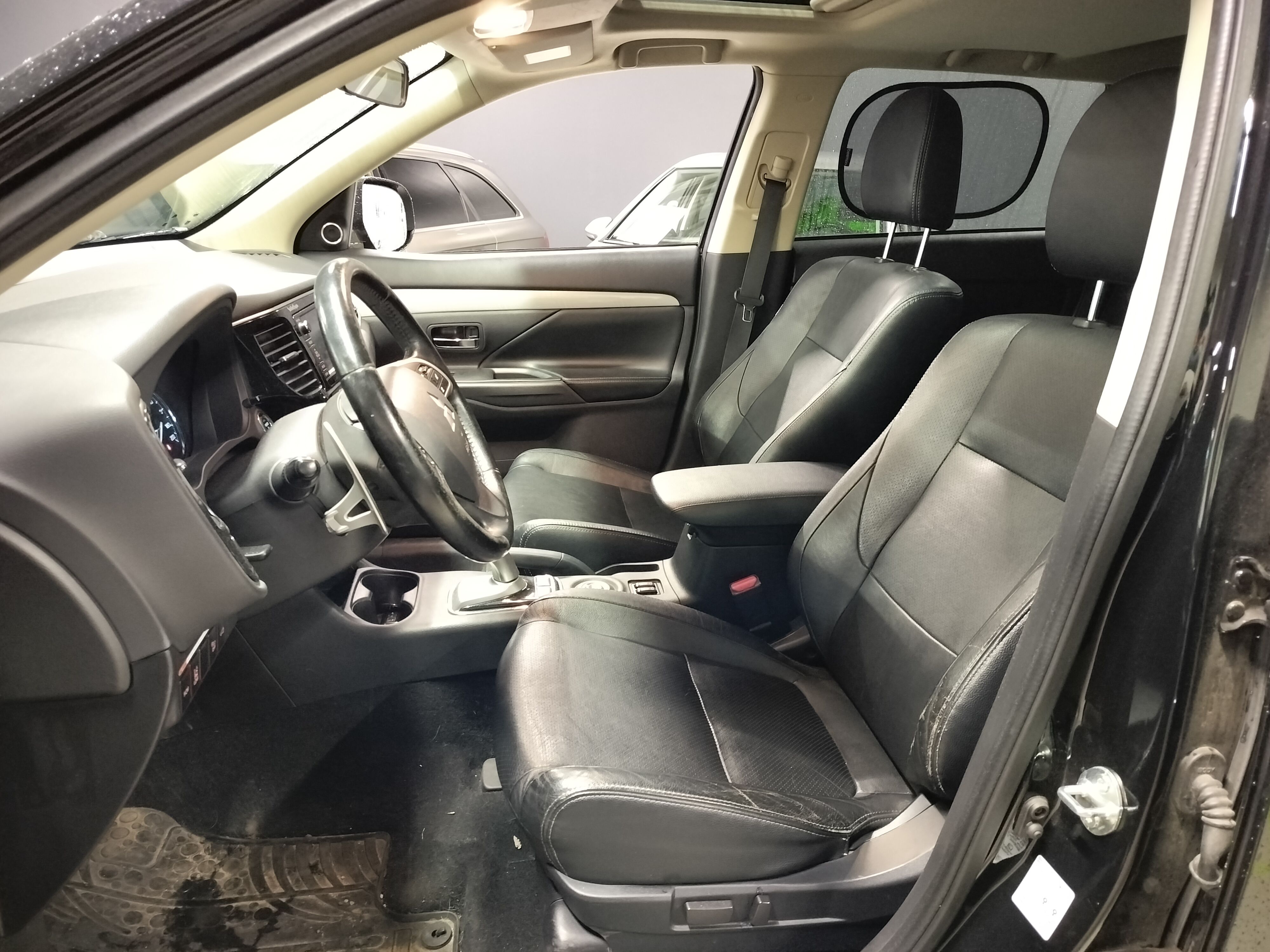 Mitsubishi Outlander PHEV 2015