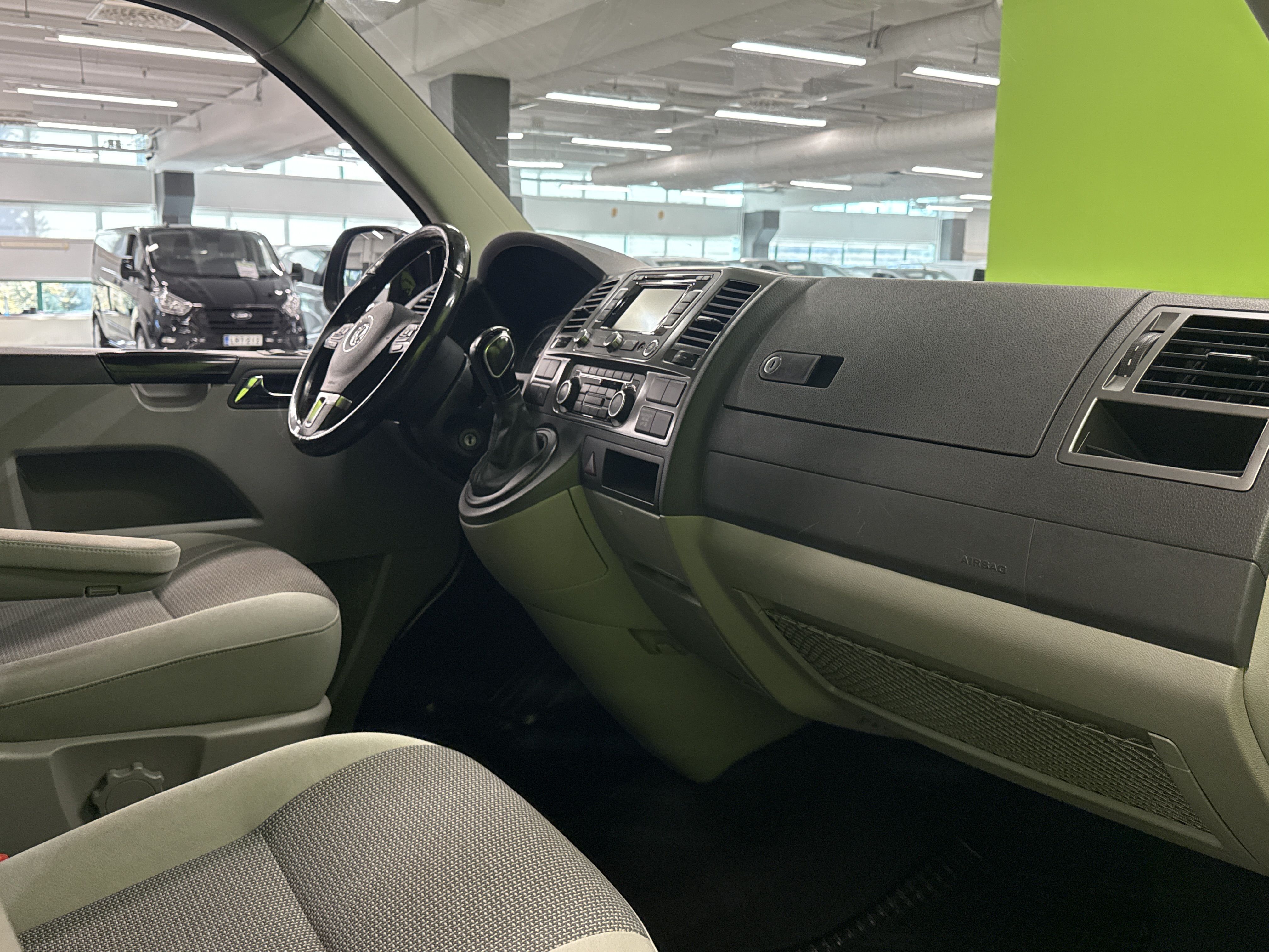 Volkswagen Caravelle 2014