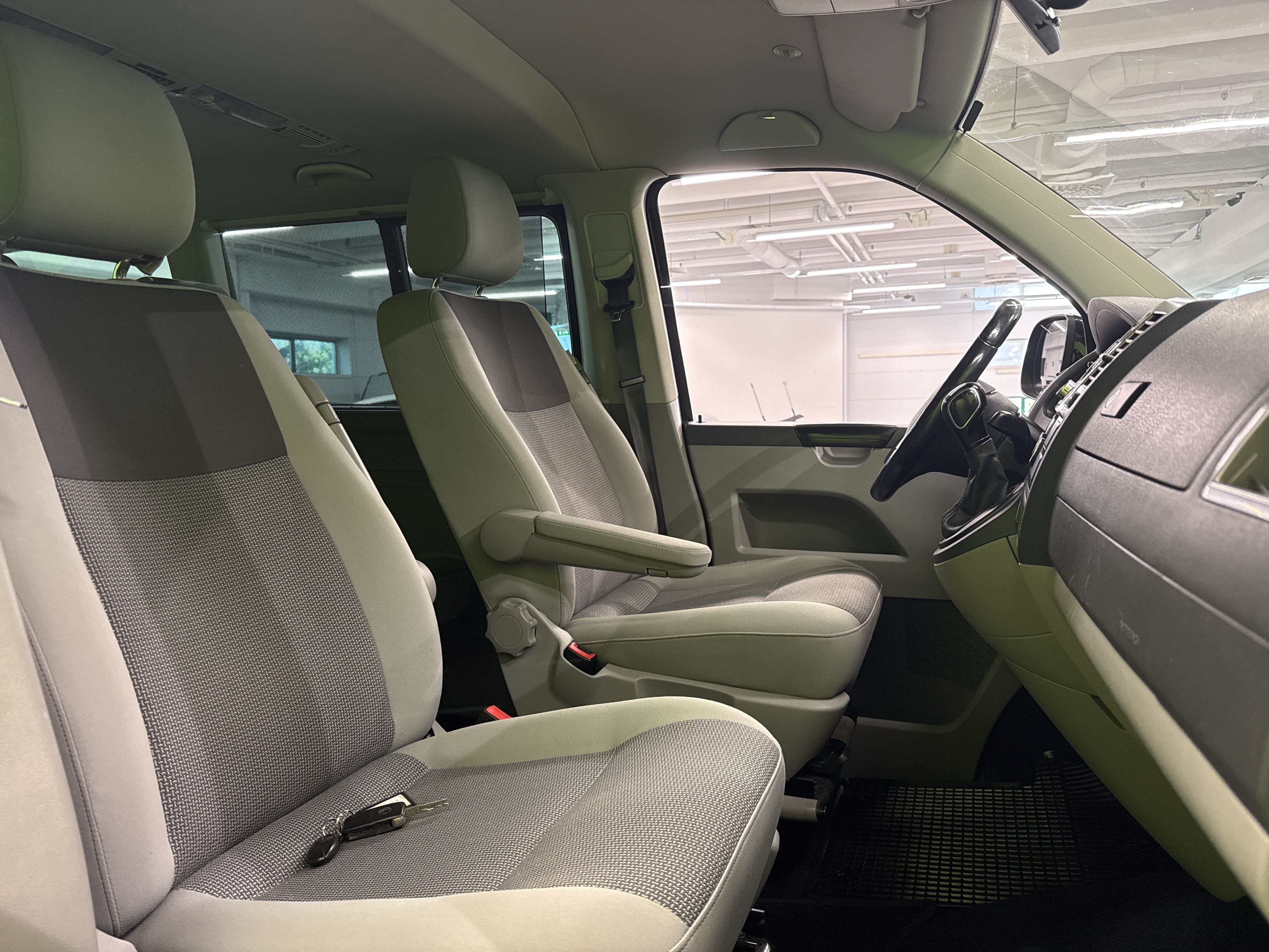 Volkswagen Caravelle 2014