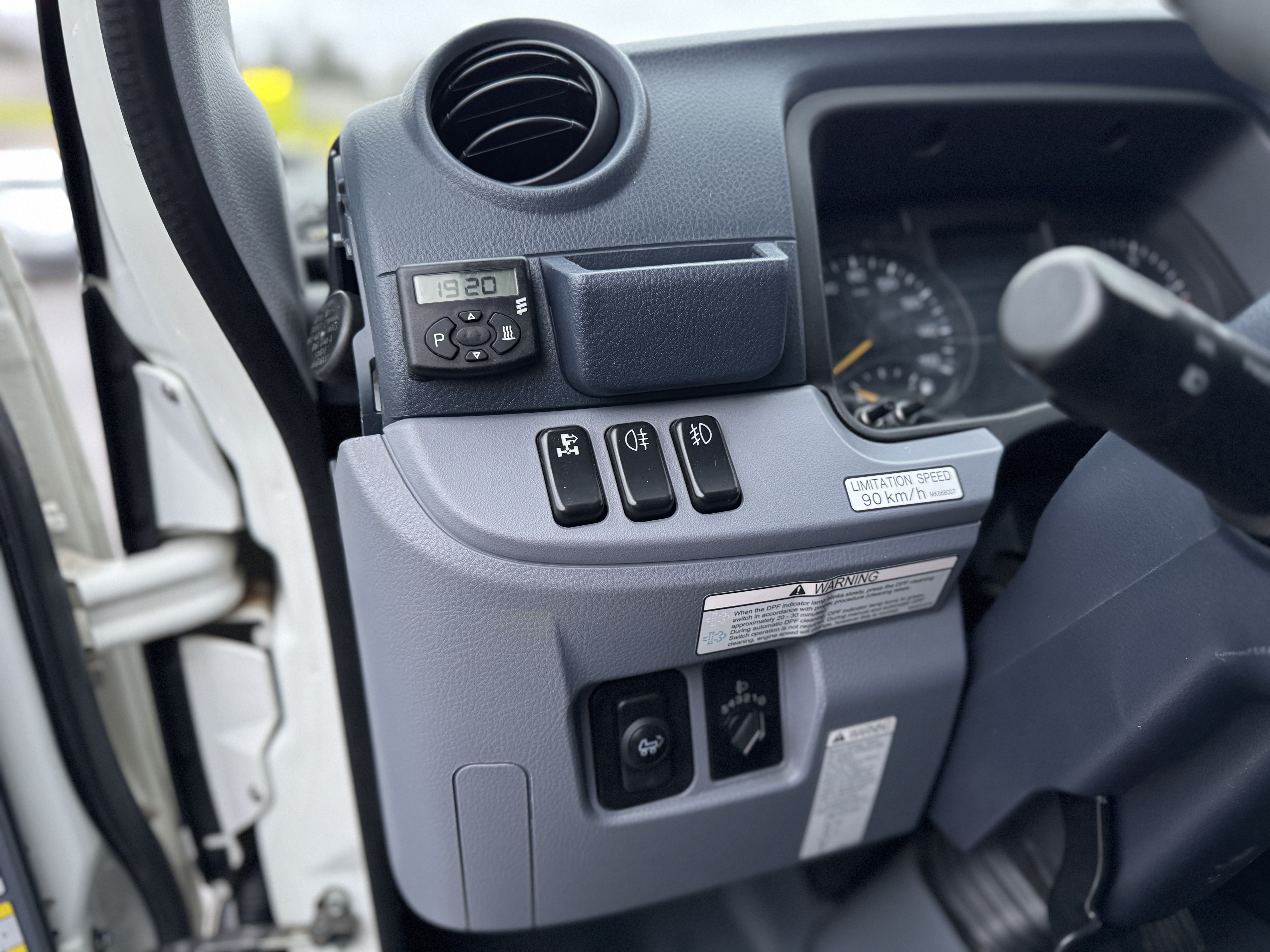 Mitsubishi Canter 2012