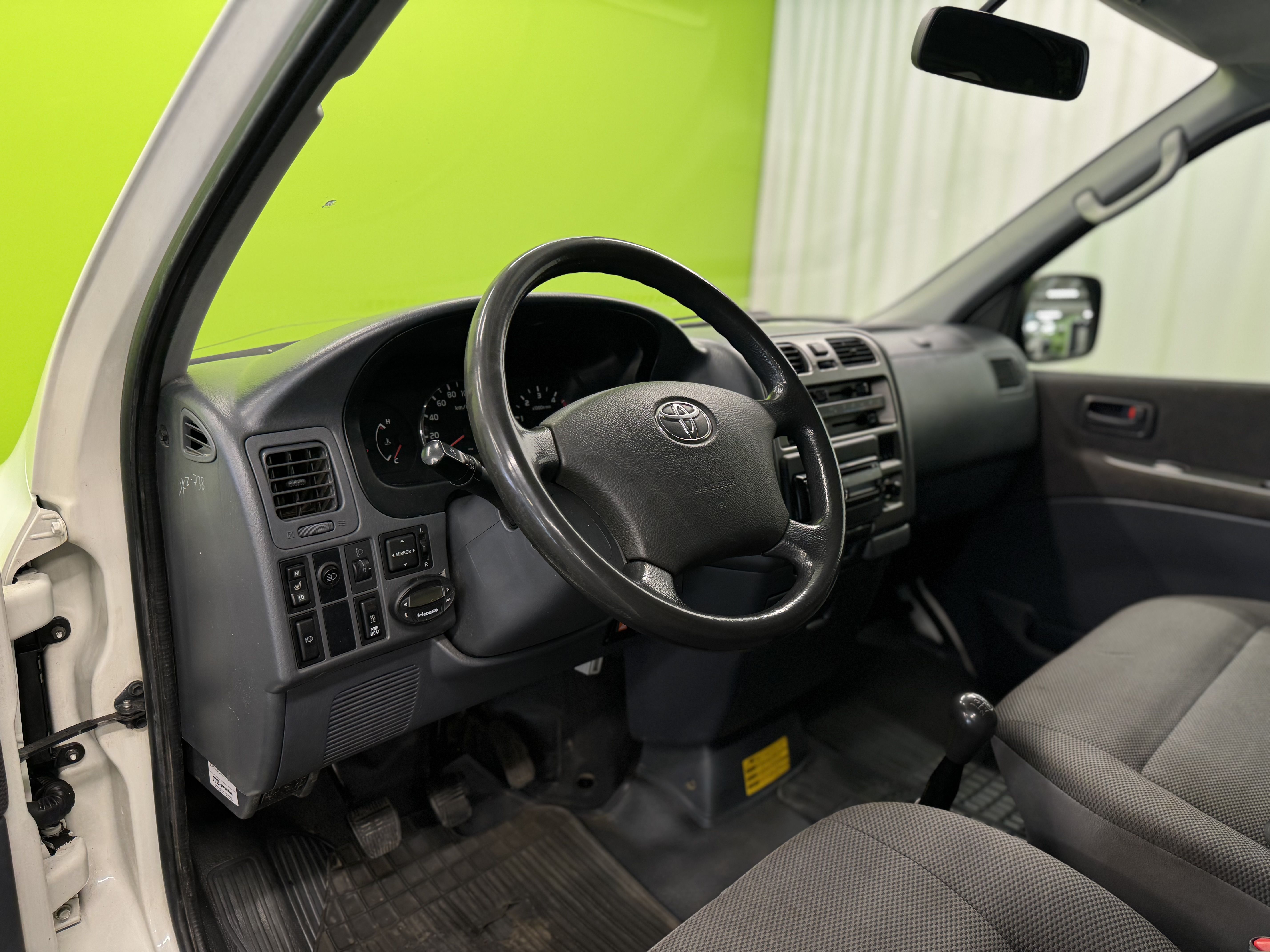 Toyota Hiace 2011
