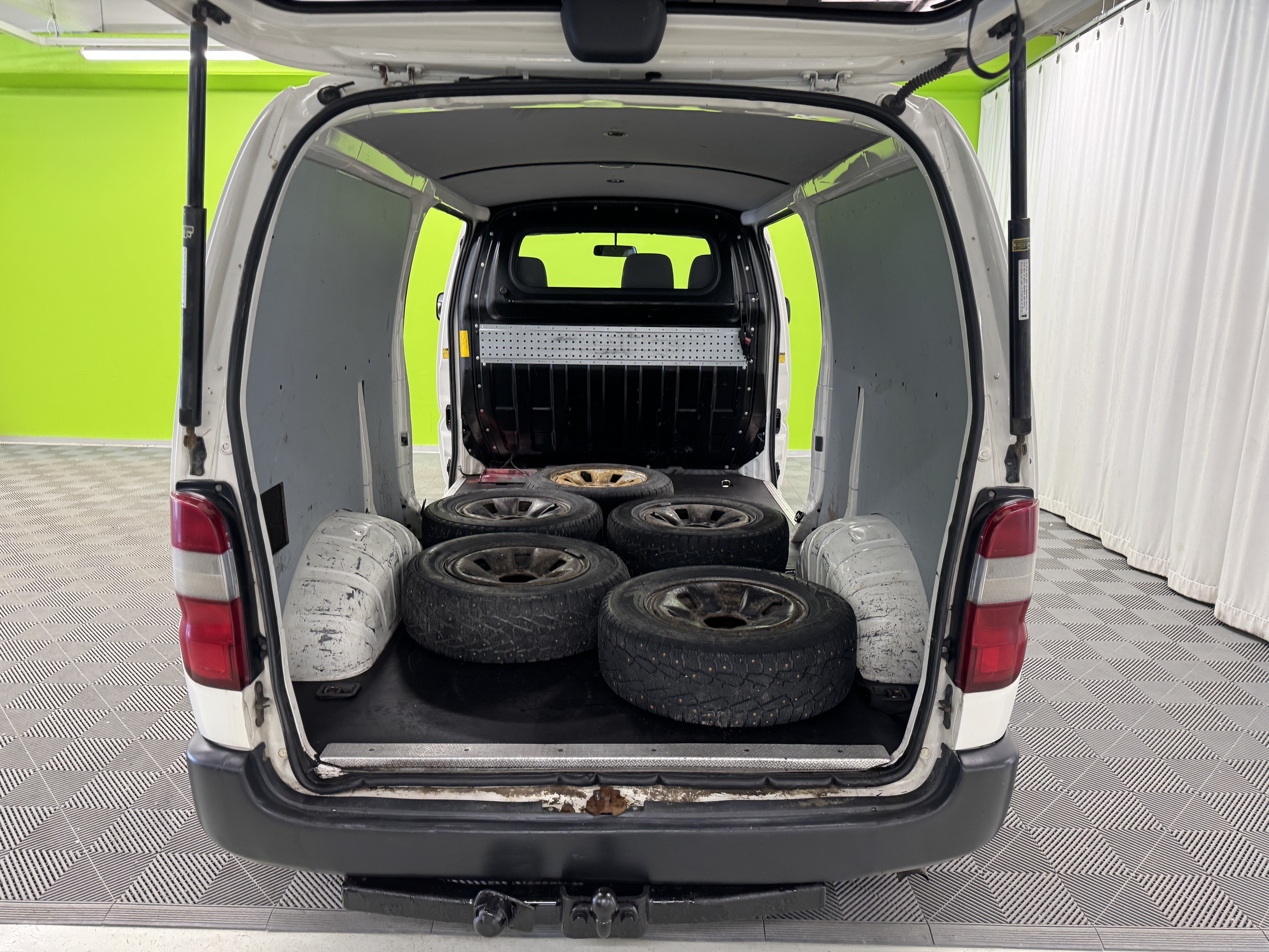 Toyota Hiace 2011