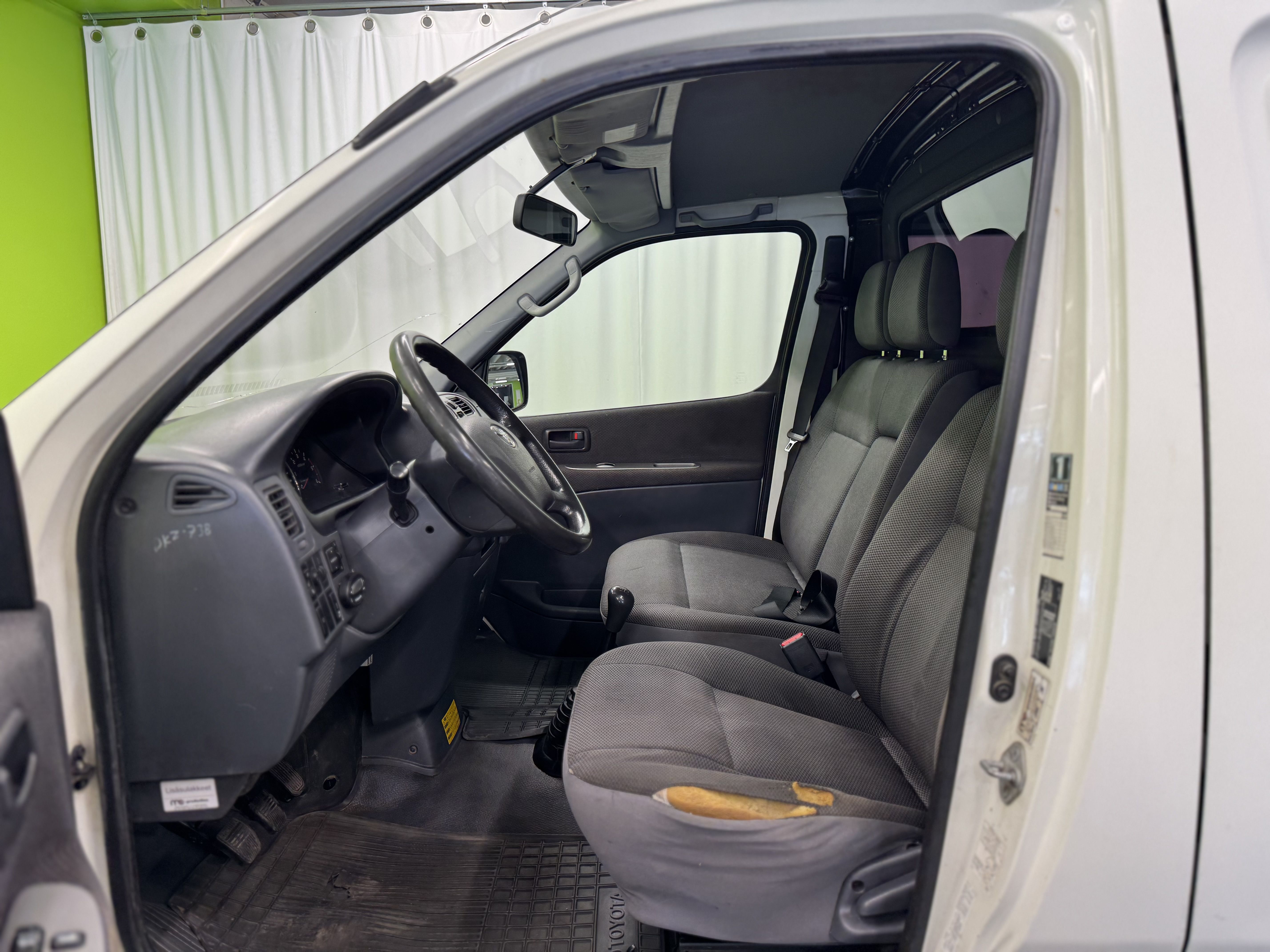 Toyota Hiace 2011