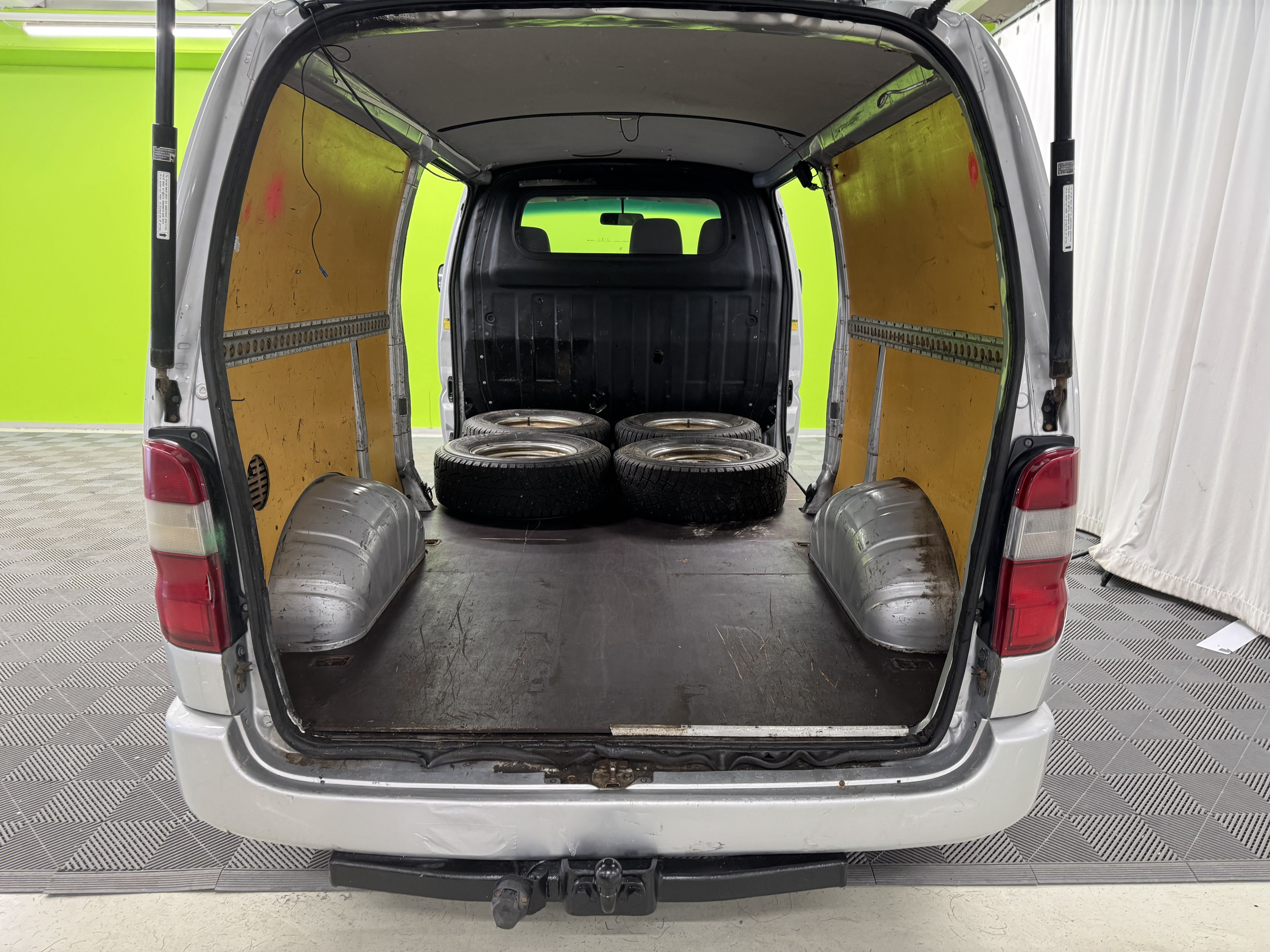 Toyota Hiace 2010